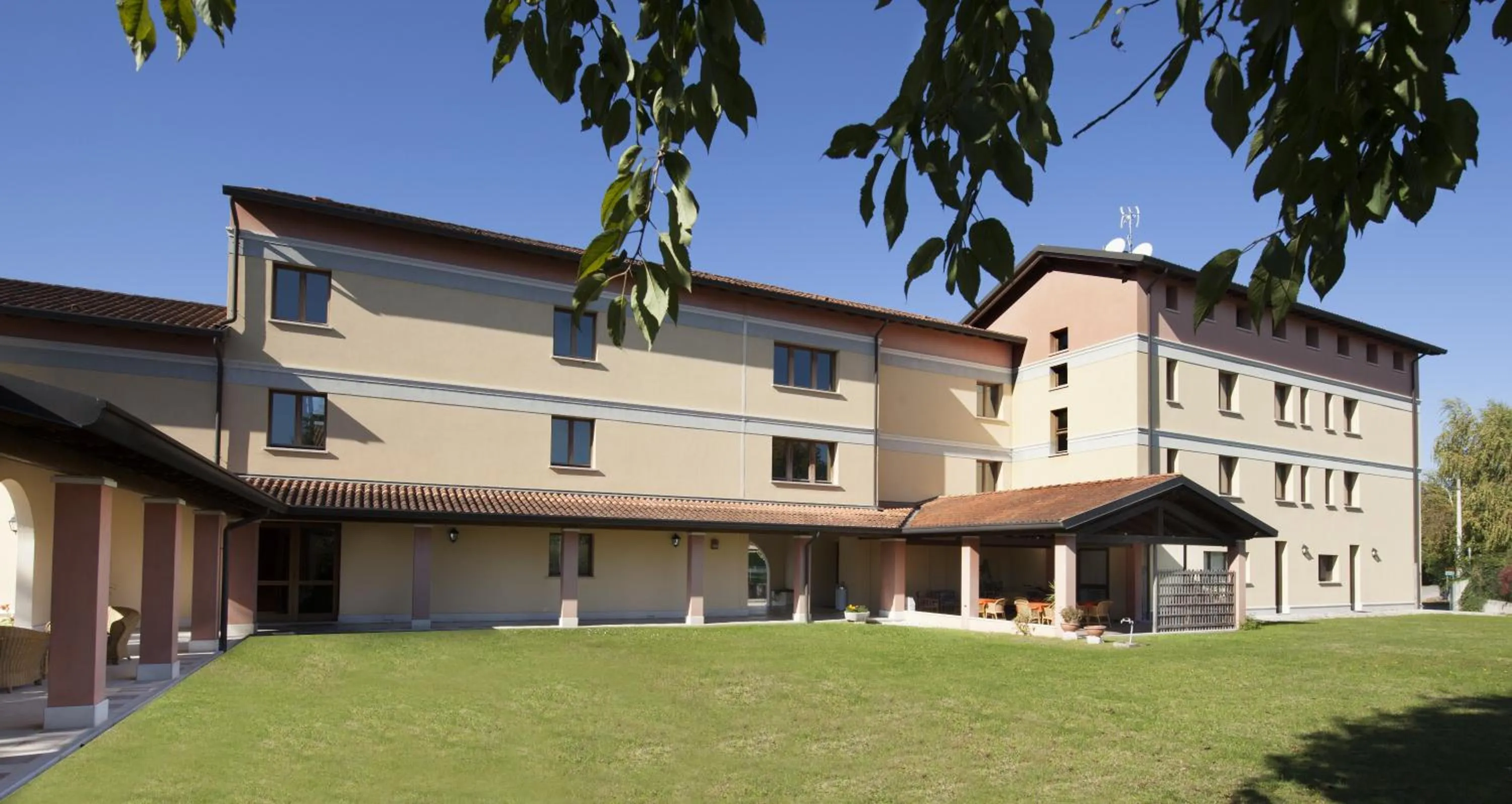 Facade/entrance in Hotel Naonis