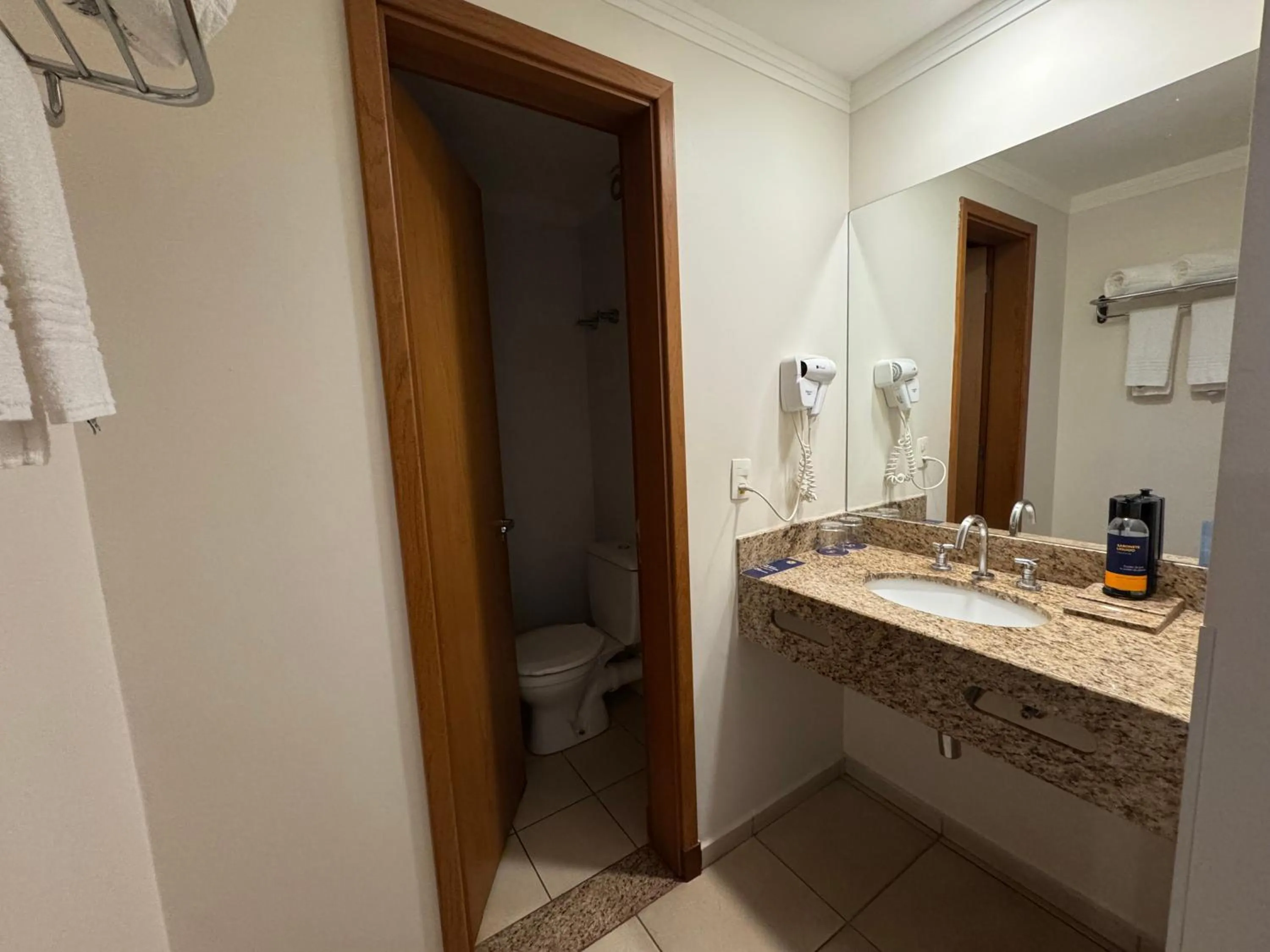 Bathroom in Comfort Hotel Araraquara