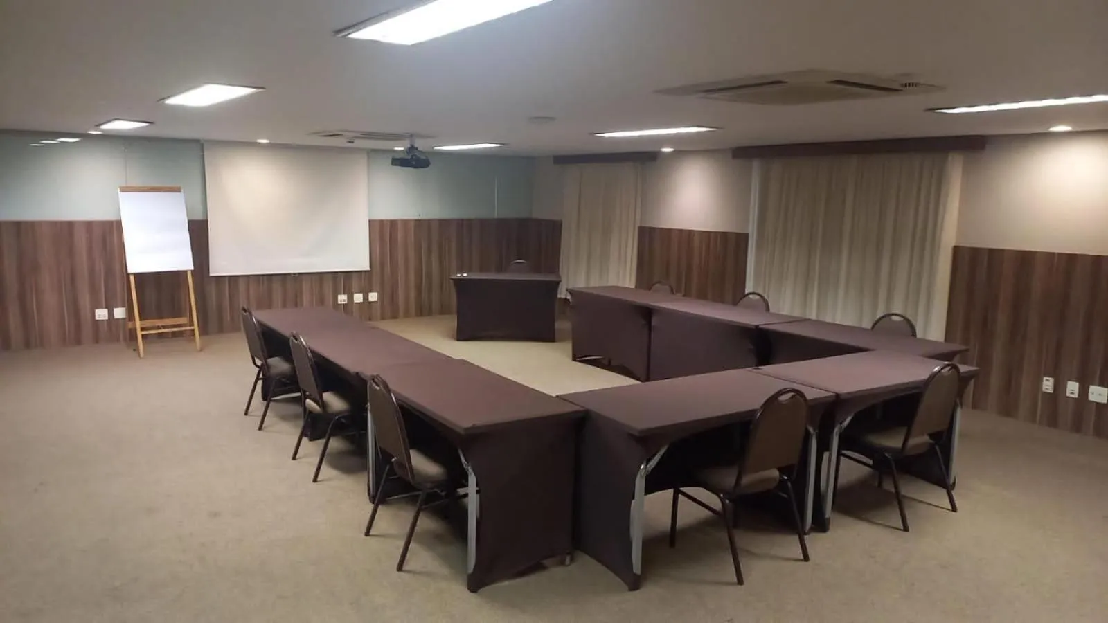 Meeting/conference room in Comfort Hotel Araraquara
