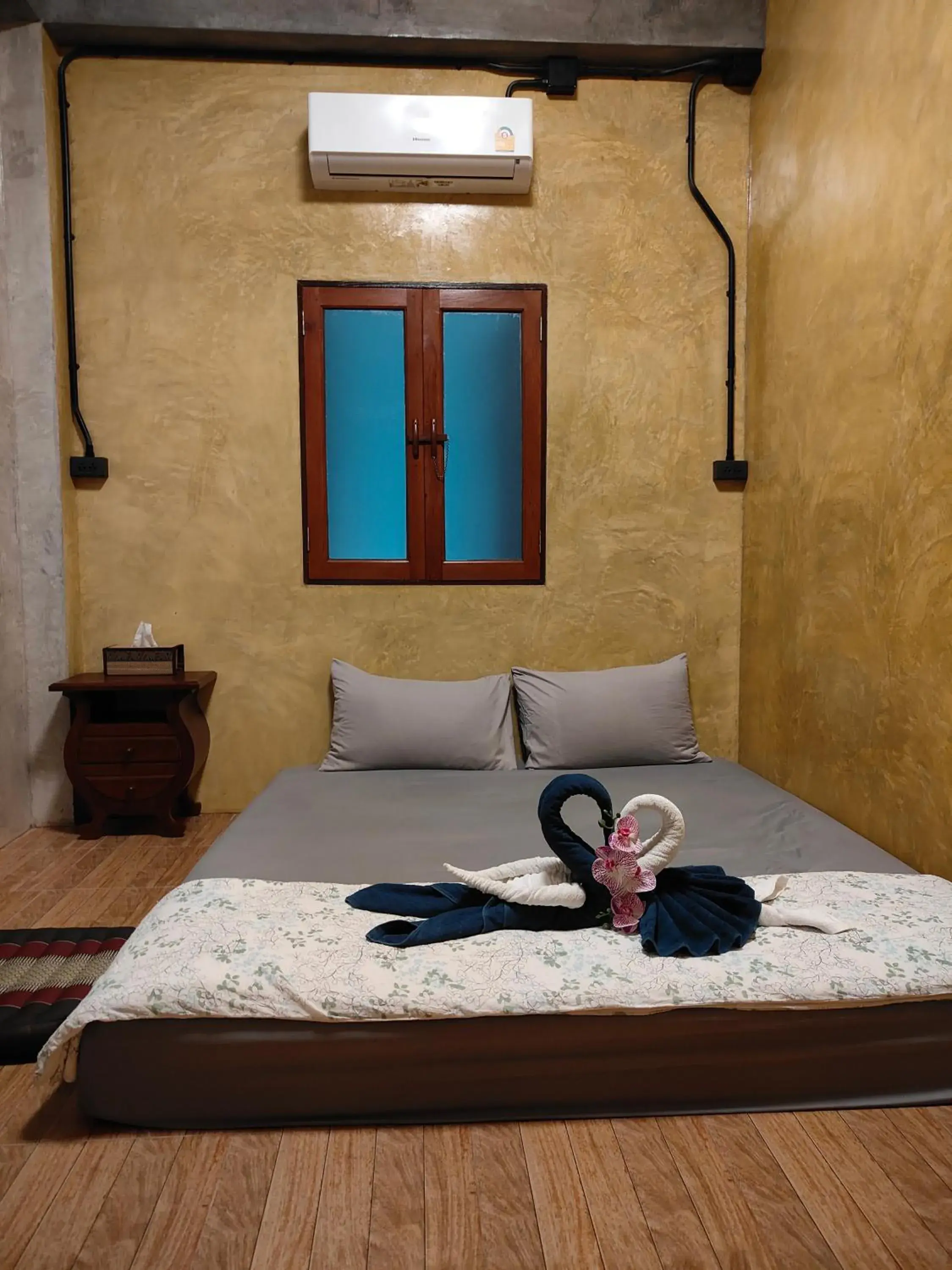 Standard King Room with Shared Bathroom in Smilingface guesthouse Standard King Room with Shared Bathroom in Smilingface guesthouse