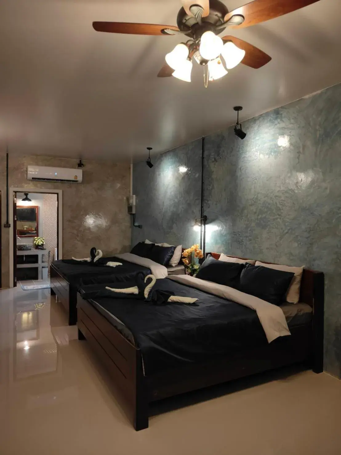 Photo of the whole room, Bed in Smilingface guesthouse Photo of the whole room, Bed in Smilingface guesthouse