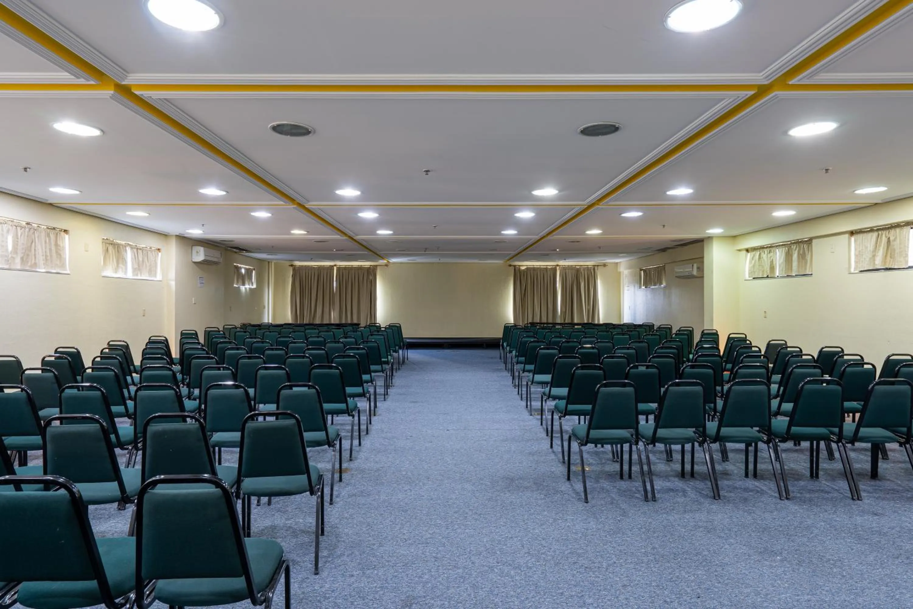Meeting/conference room in Carlton Plaza São José dos Campos