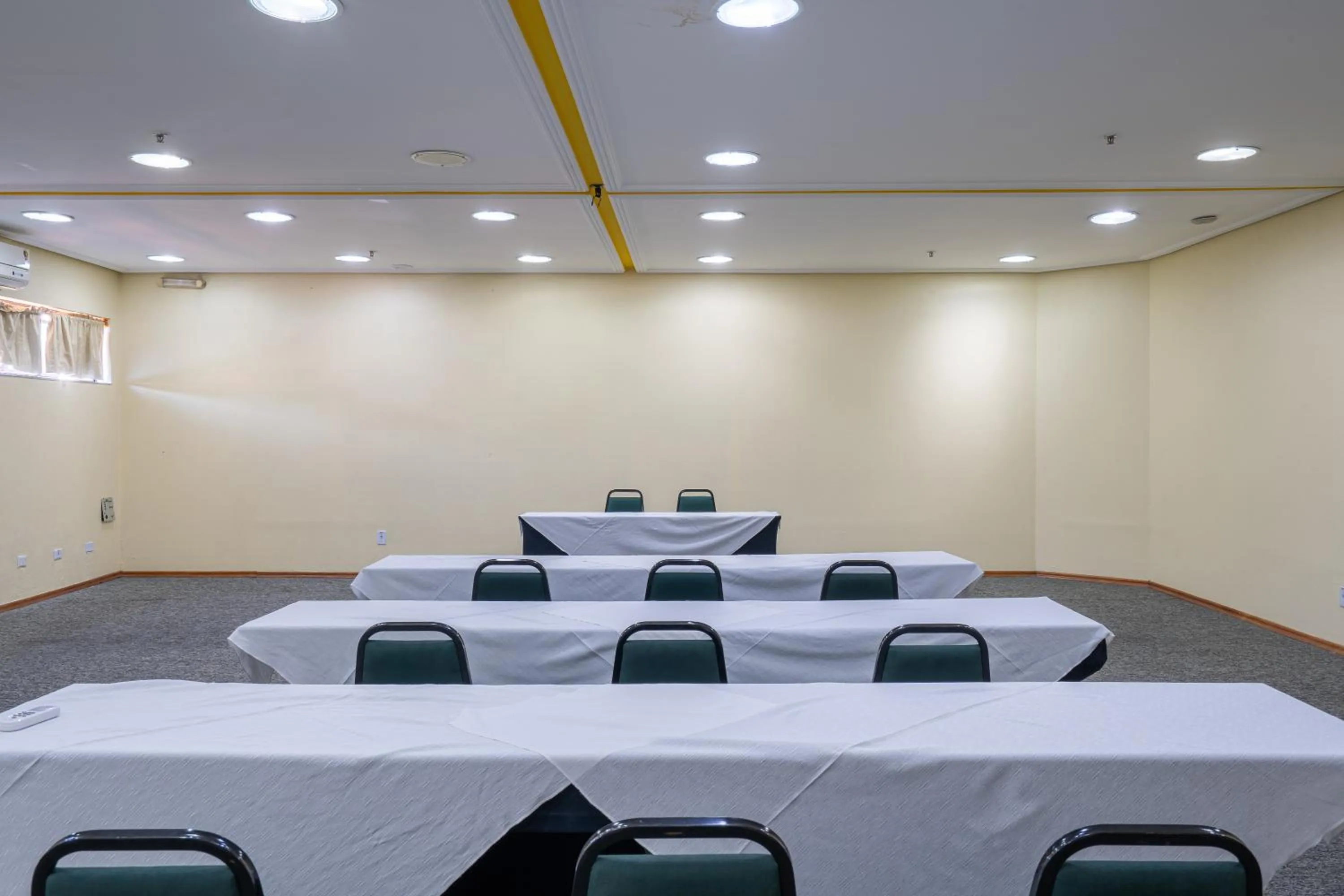 Meeting/conference room in Carlton Plaza São José dos Campos