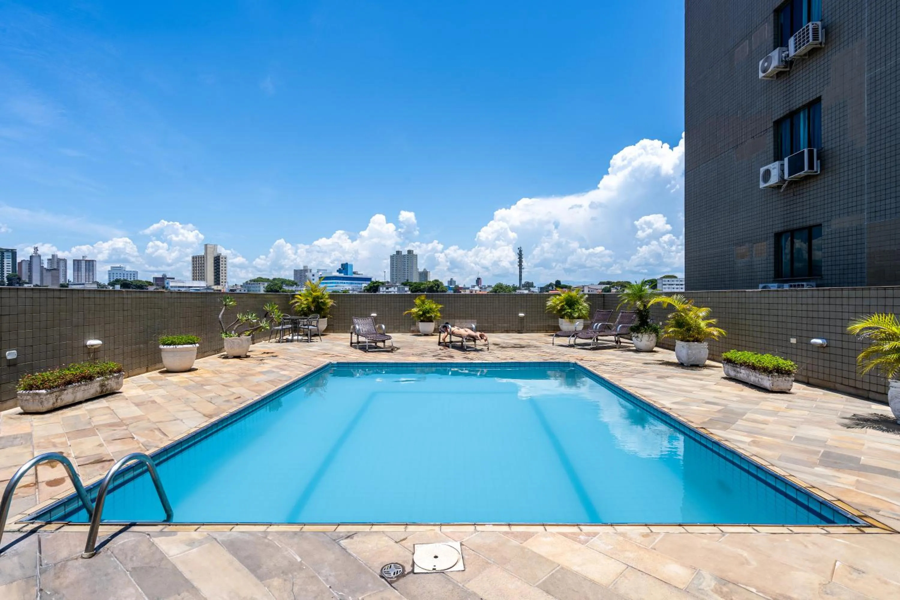 Pool view in Carlton Plaza São José dos Campos