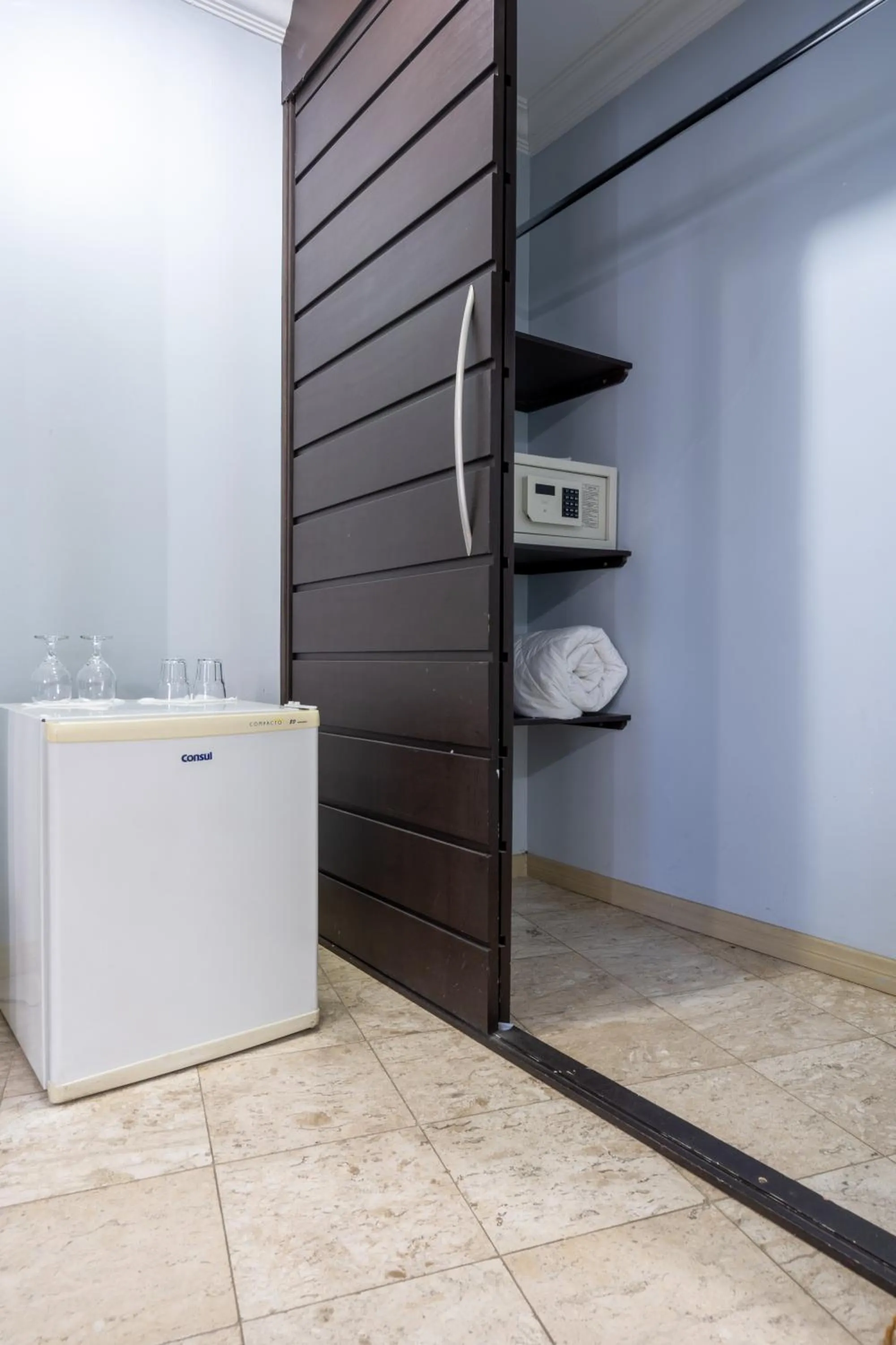 safe in Carlton Plaza São José dos Campos