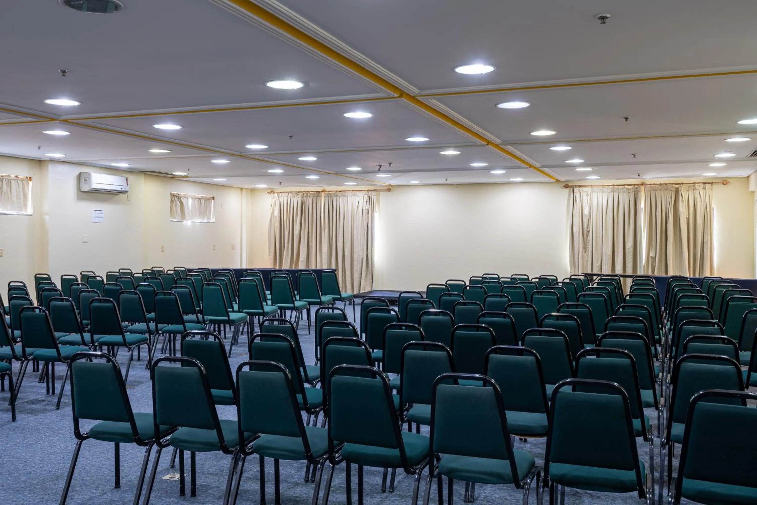 Meeting/conference room in Carlton Plaza São José dos Campos