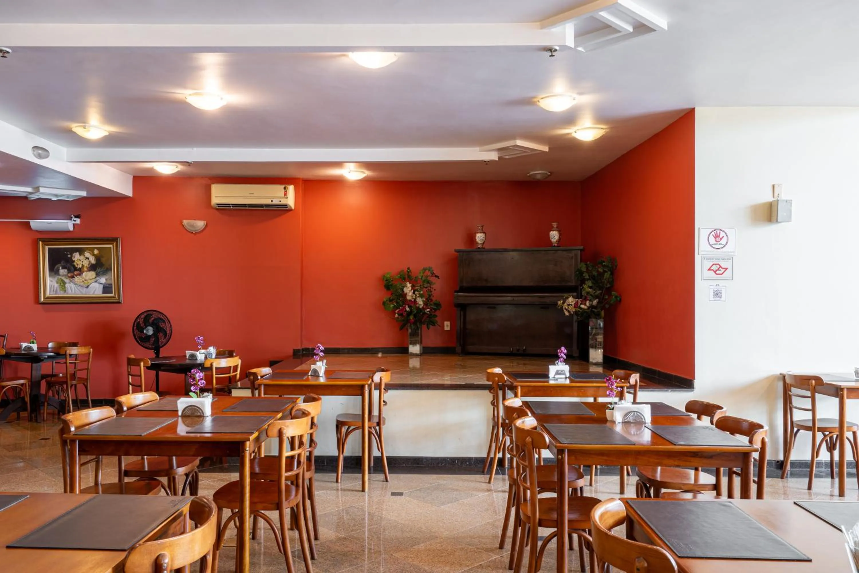 Restaurant/places to eat in Carlton Plaza São José dos Campos