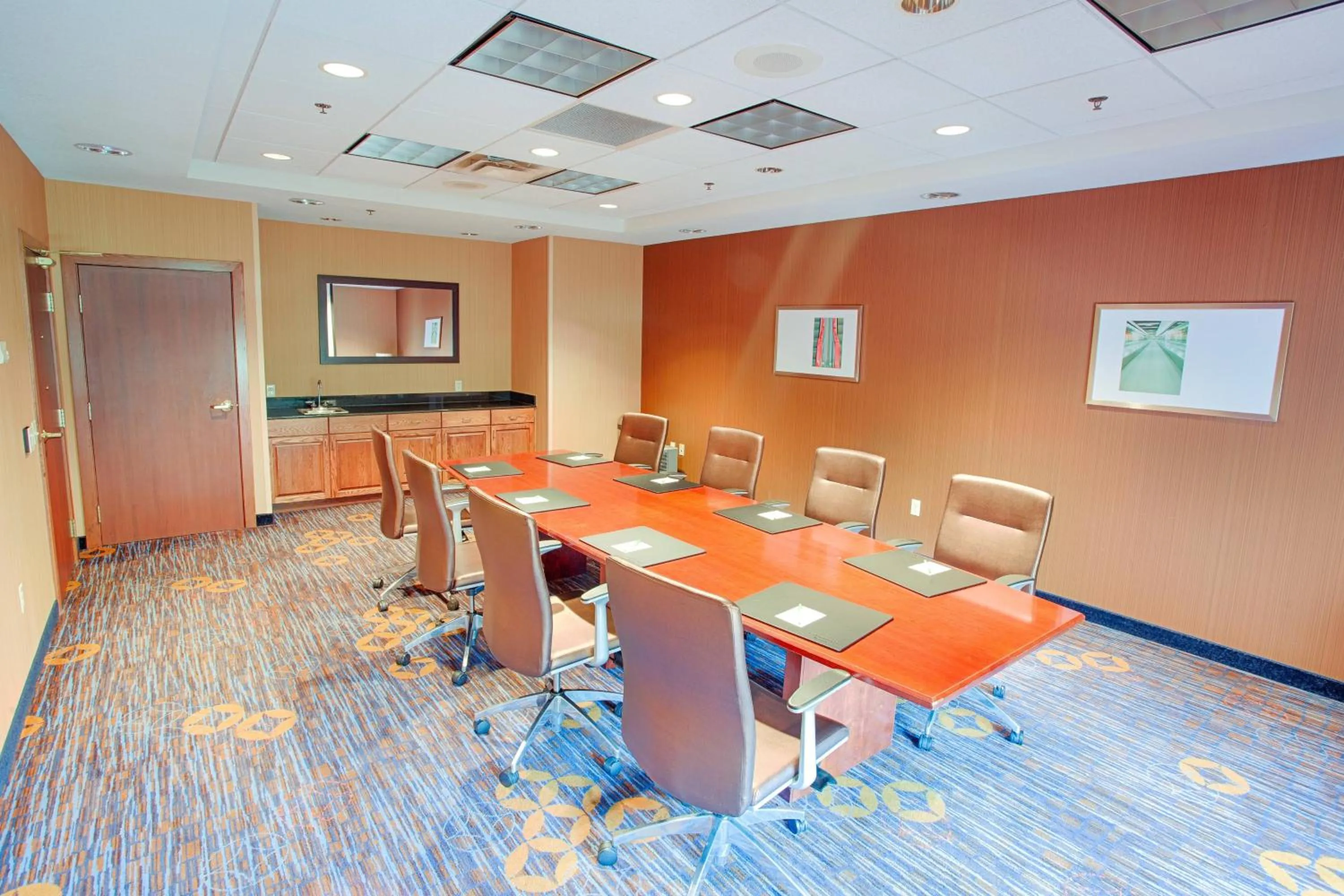 Meeting/conference room in Courtyard Fargo Moorhead, MN