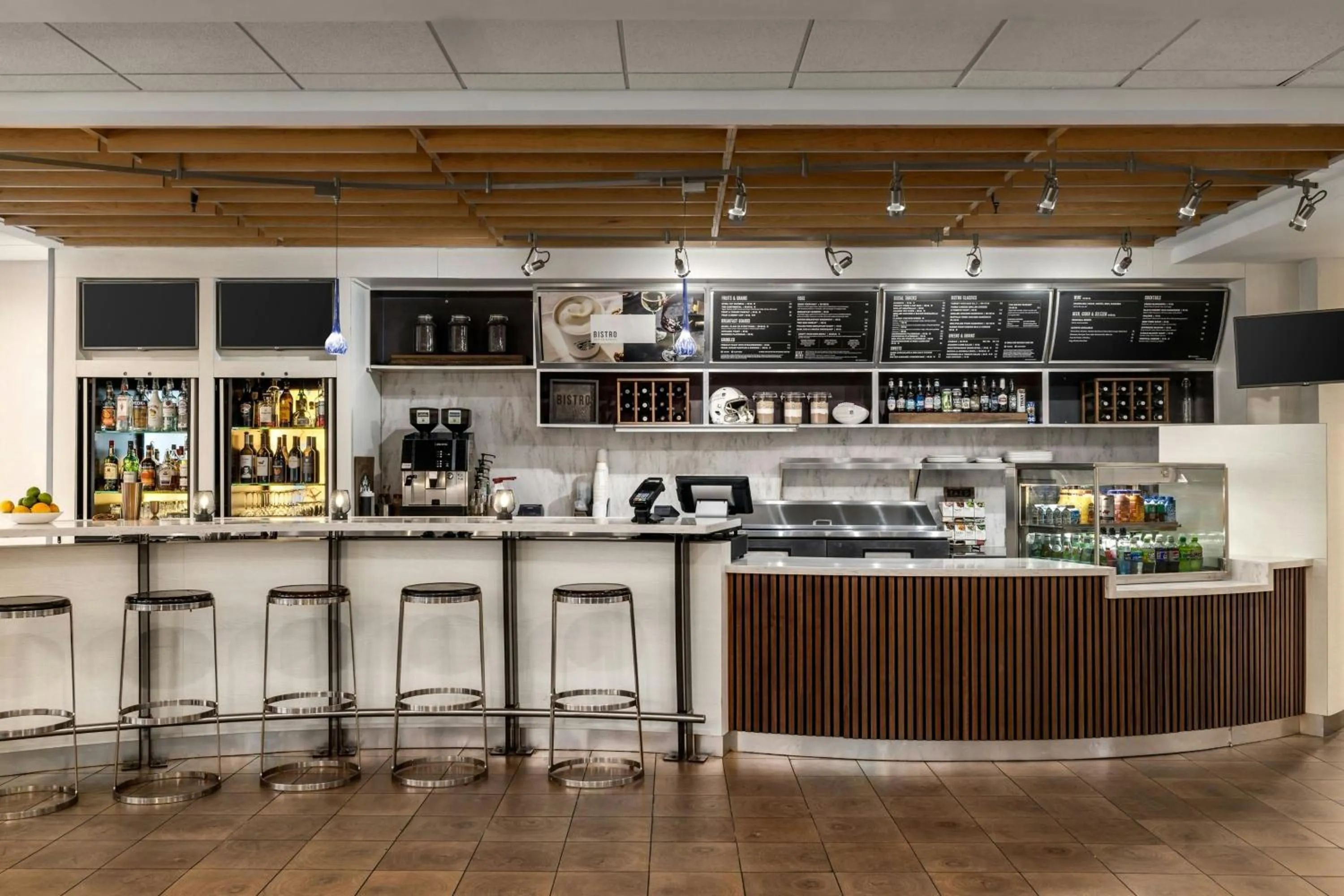 Restaurant/places to eat in Courtyard Fargo Moorhead, MN