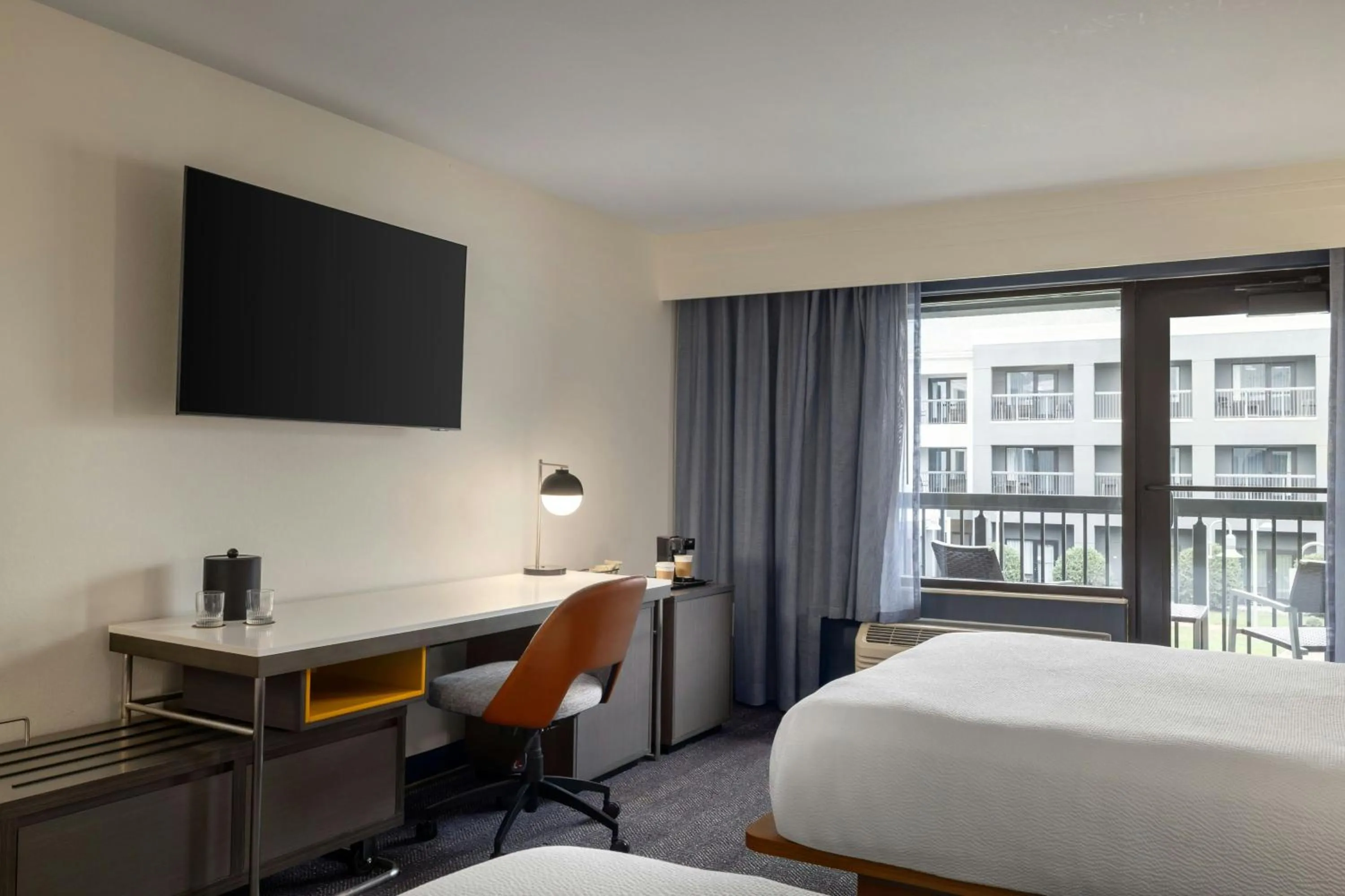 Photo of the whole room, Bed in Courtyard Fargo Moorhead, MN