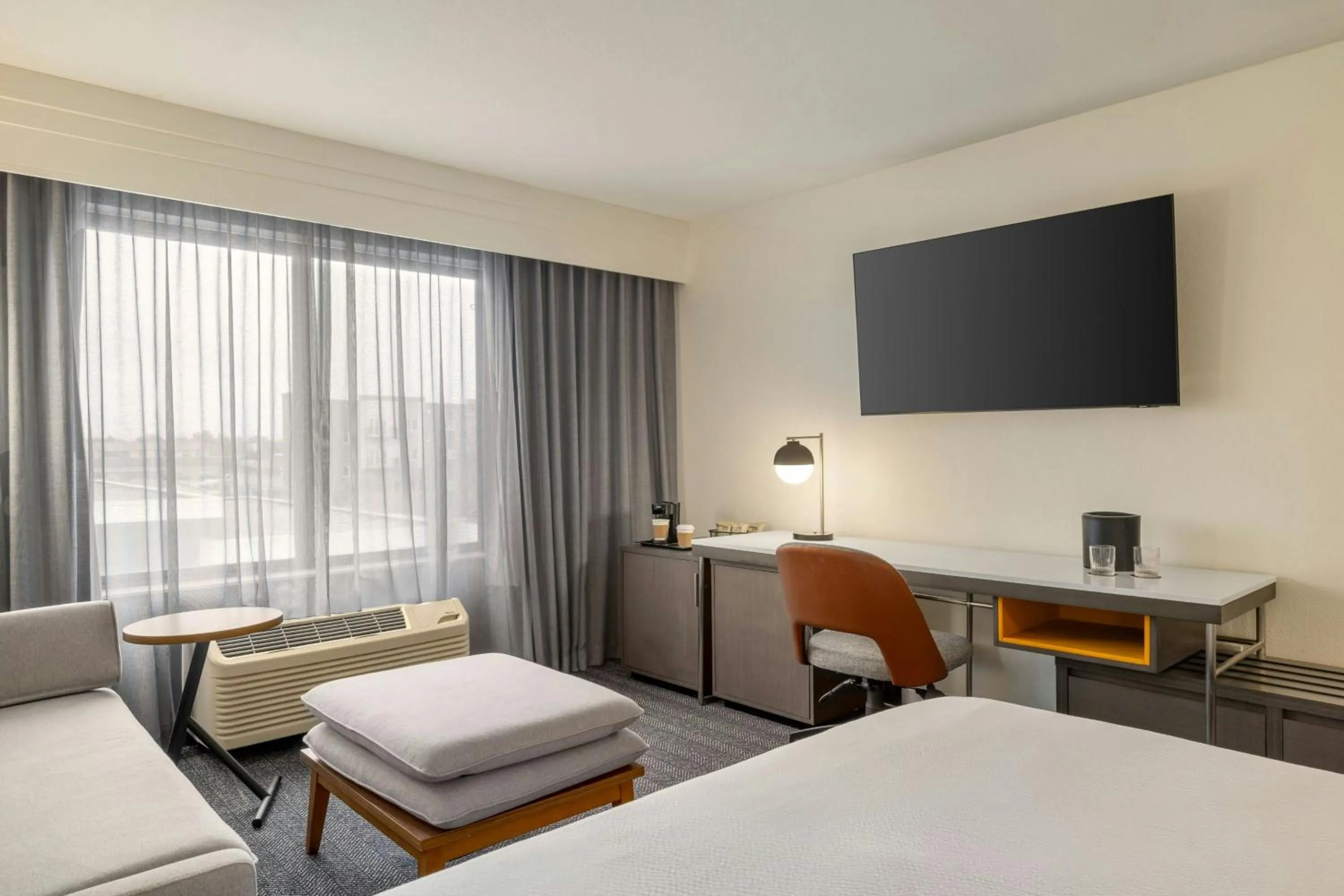 Photo of the whole room, Bed in Courtyard Fargo Moorhead, MN