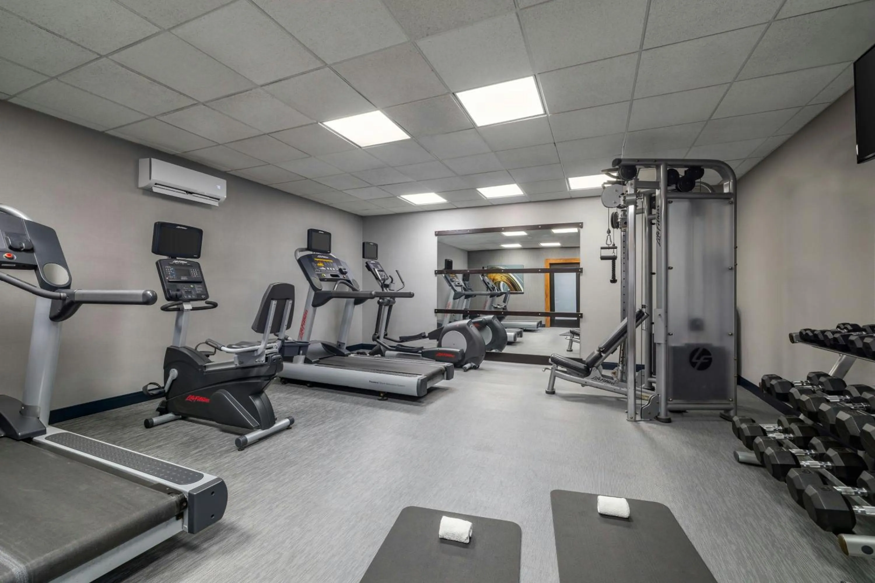 Fitness centre/facilities in Courtyard Fargo Moorhead, MN