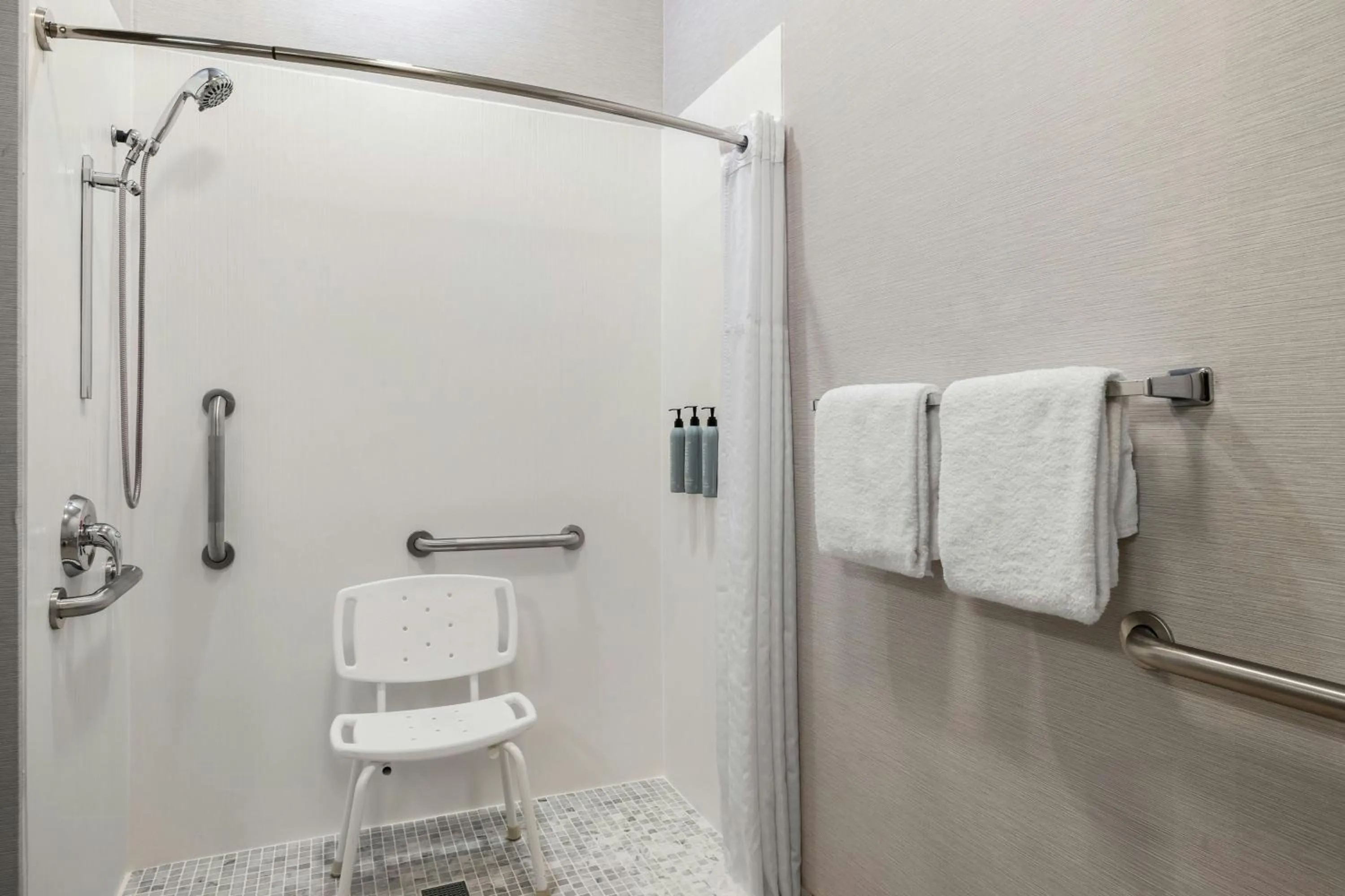 Bathroom in Courtyard Fargo Moorhead, MN