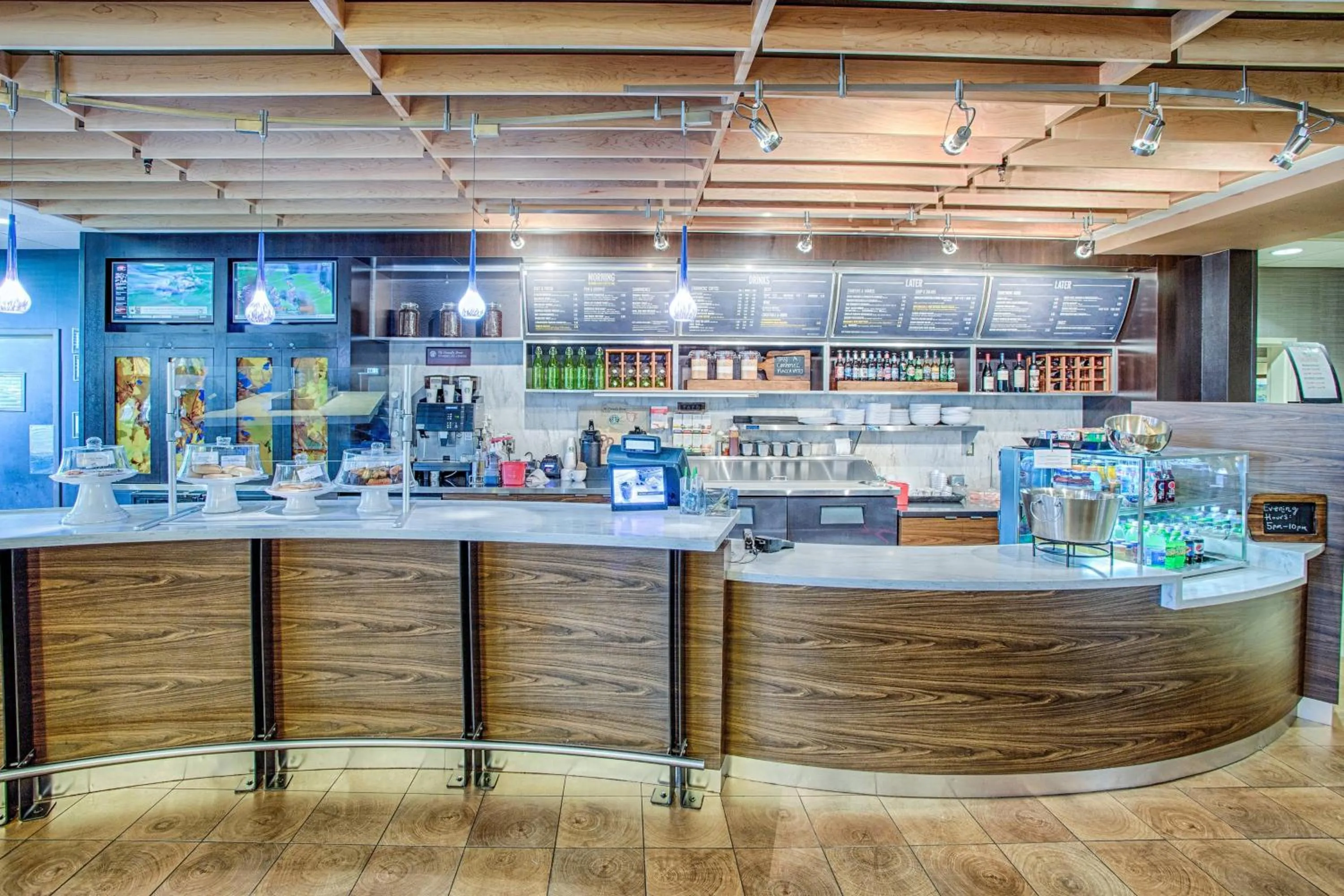 Restaurant/places to eat in Courtyard Fargo Moorhead, MN