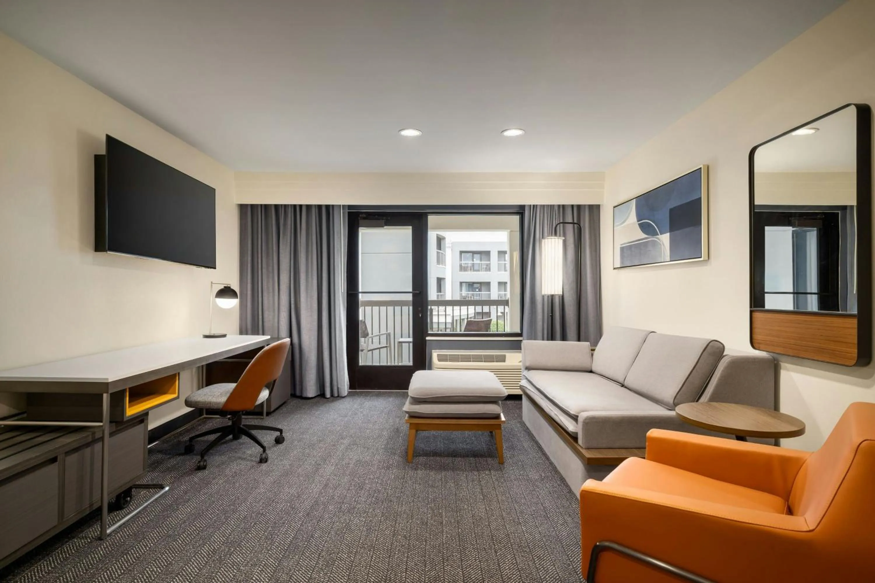 Living room in Courtyard Fargo Moorhead, MN