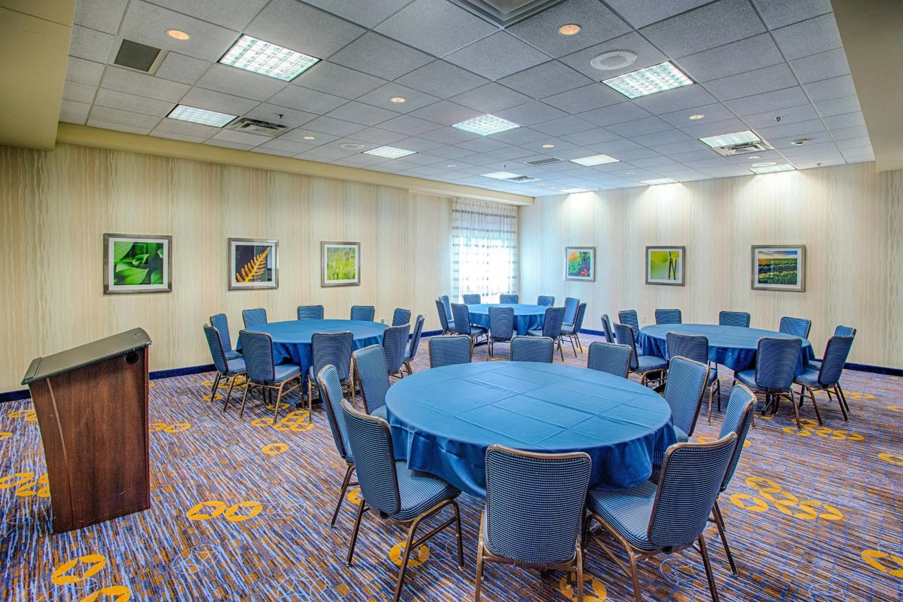 Meeting/conference room in Courtyard Fargo Moorhead, MN