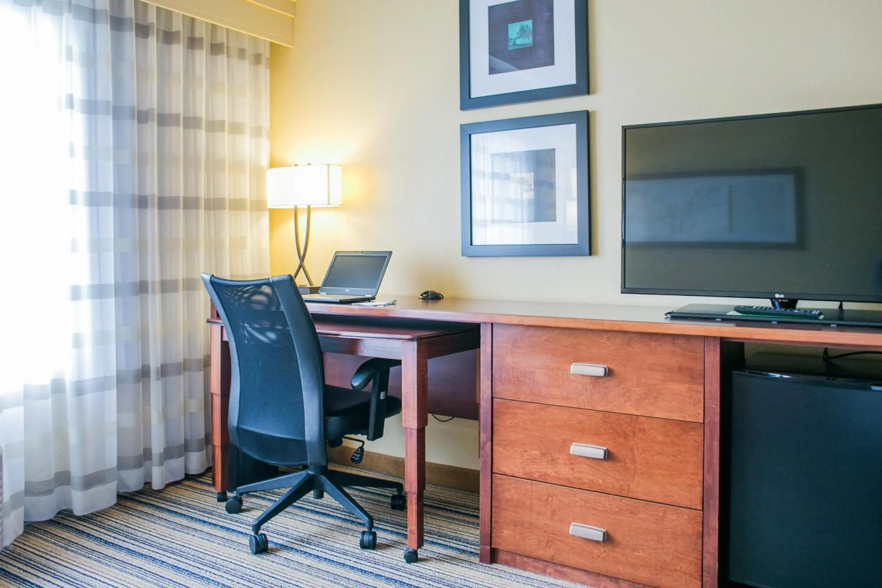 Queen Room with Two Queen Beds in Courtyard Fargo Moorhead, MN Queen Room with Two Queen Beds in Courtyard Fargo Moorhead, MN