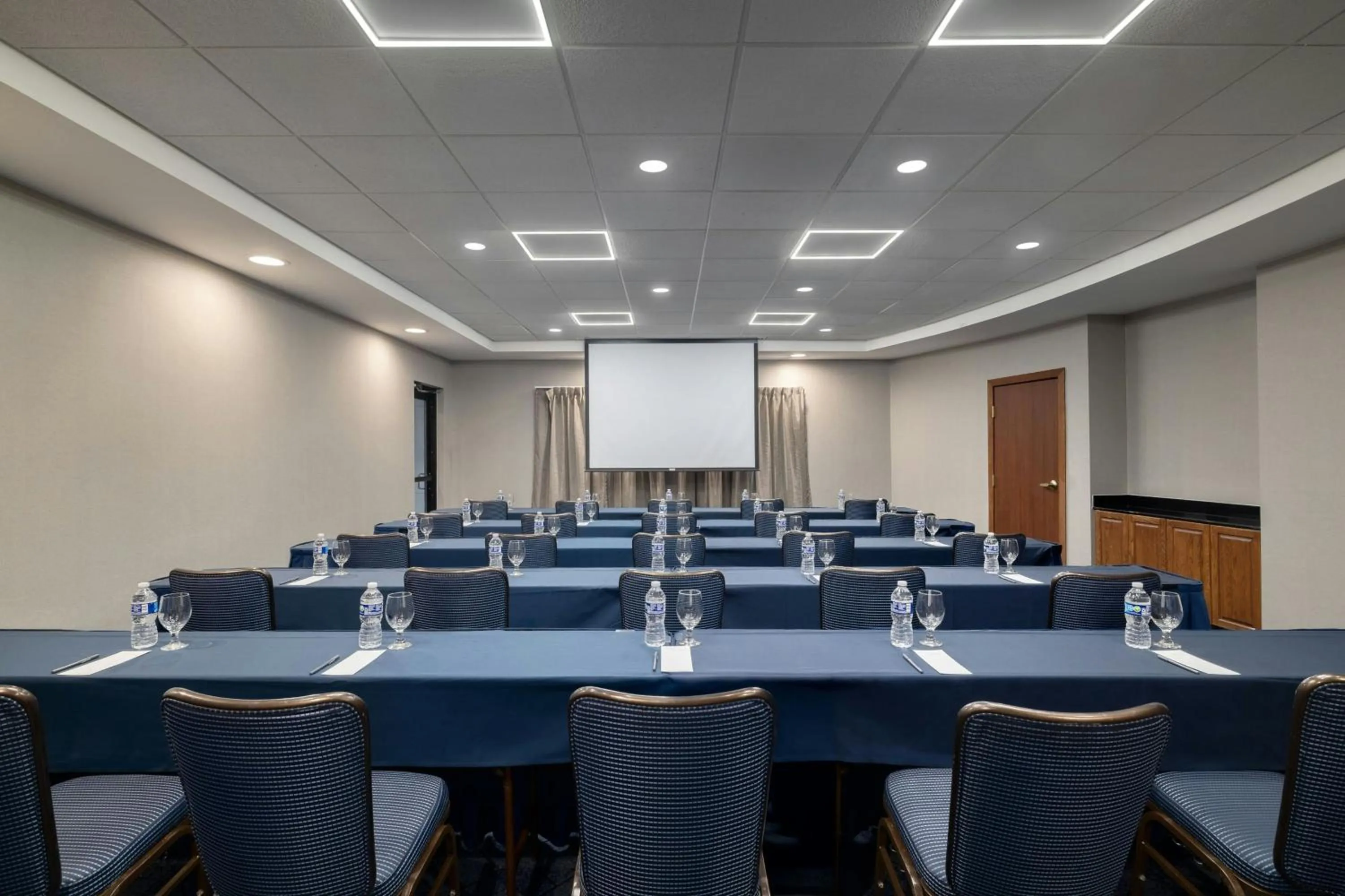 Meeting/conference room in Courtyard Fargo Moorhead, MN