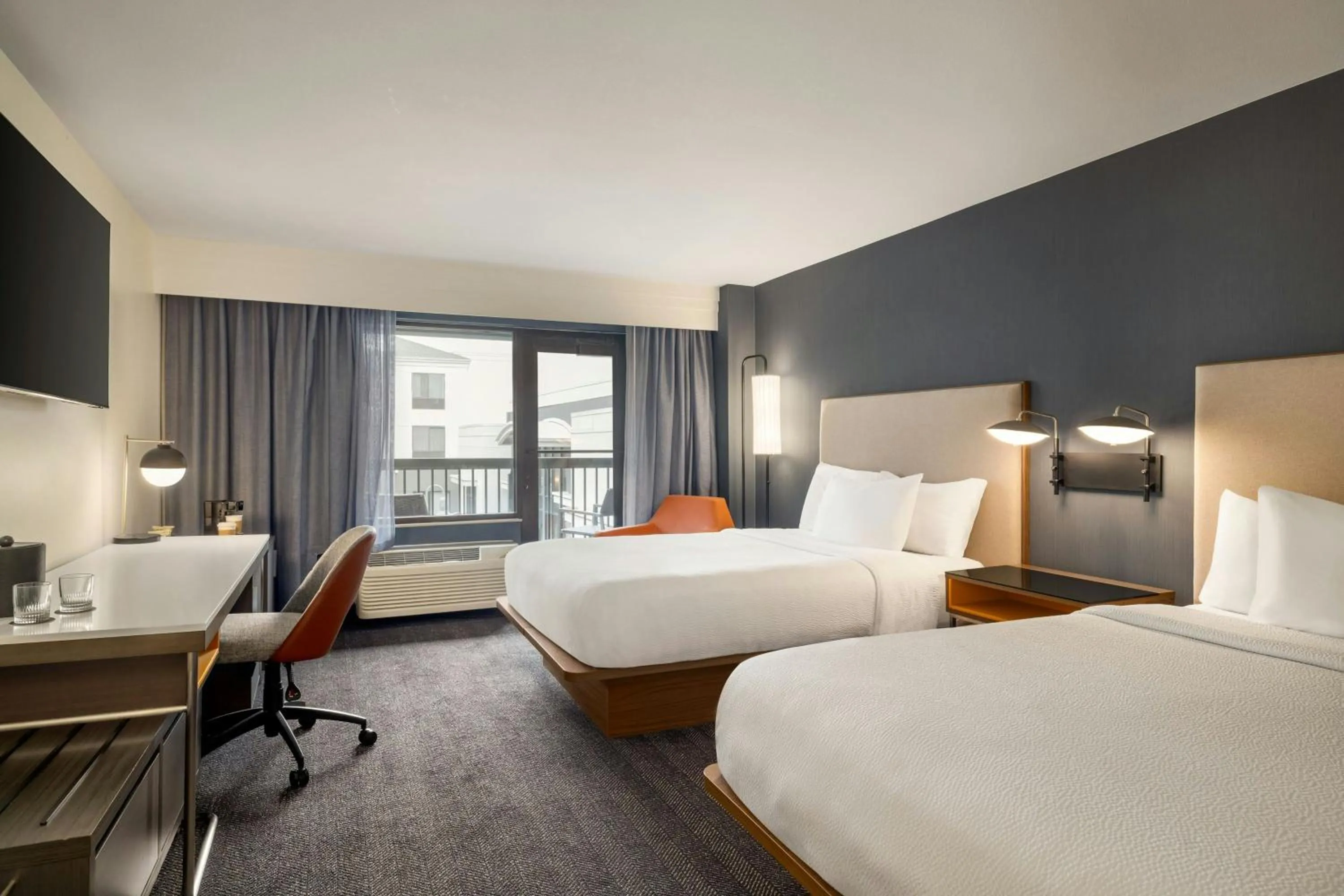 Photo of the whole room, Bed in Courtyard Fargo Moorhead, MN