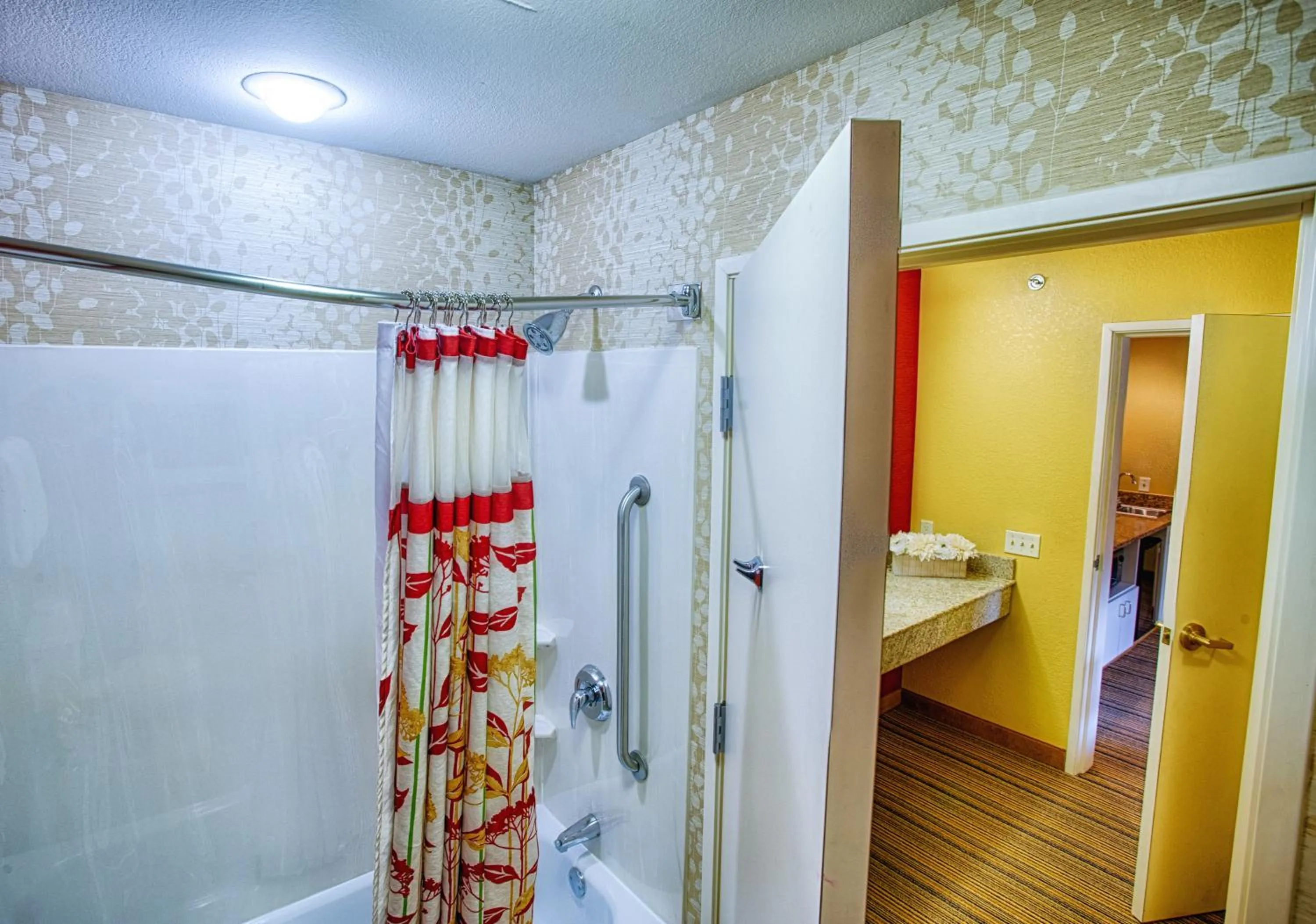 Bathroom in Courtyard Fargo Moorhead, MN