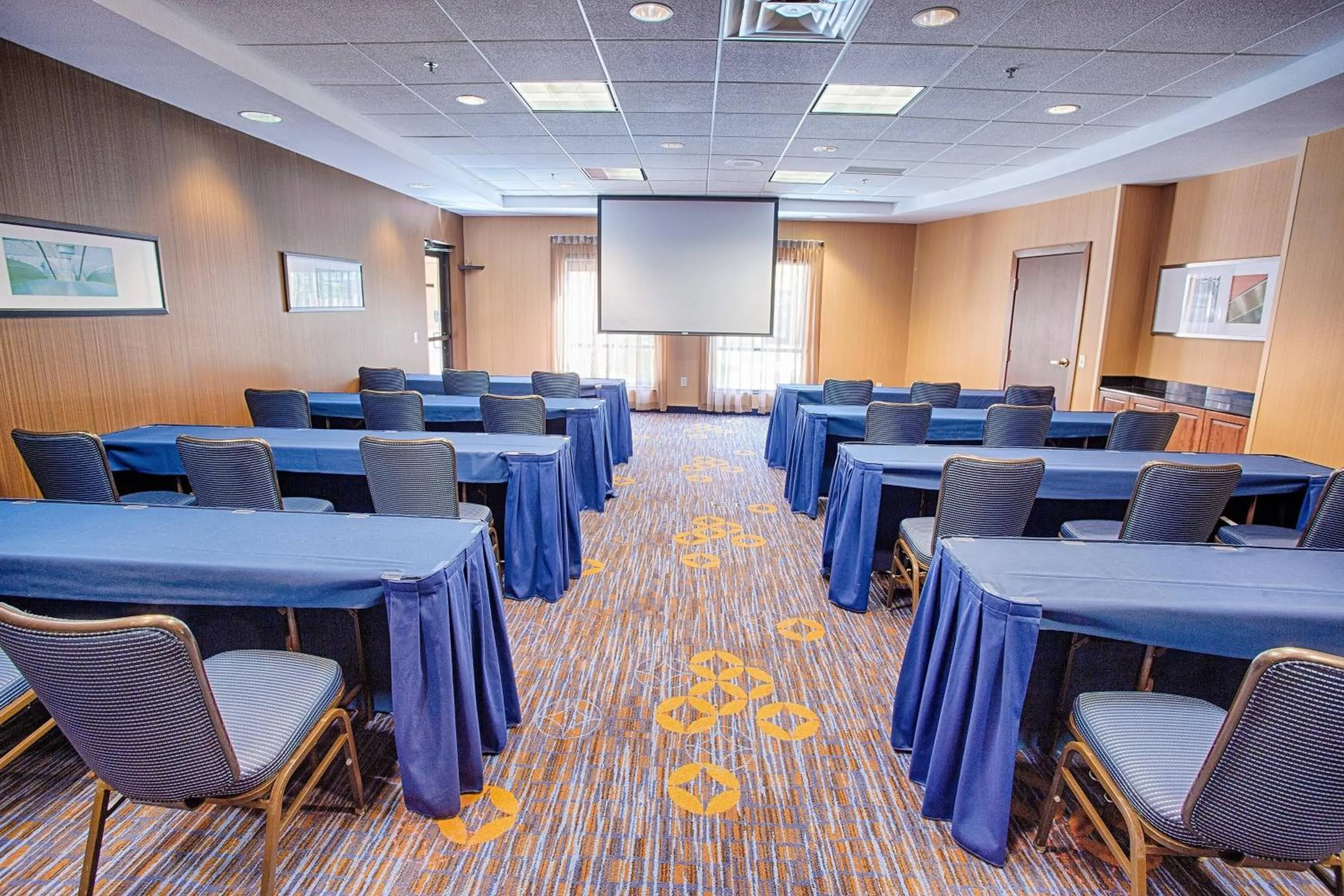 Meeting/conference room in Courtyard Fargo Moorhead, MN