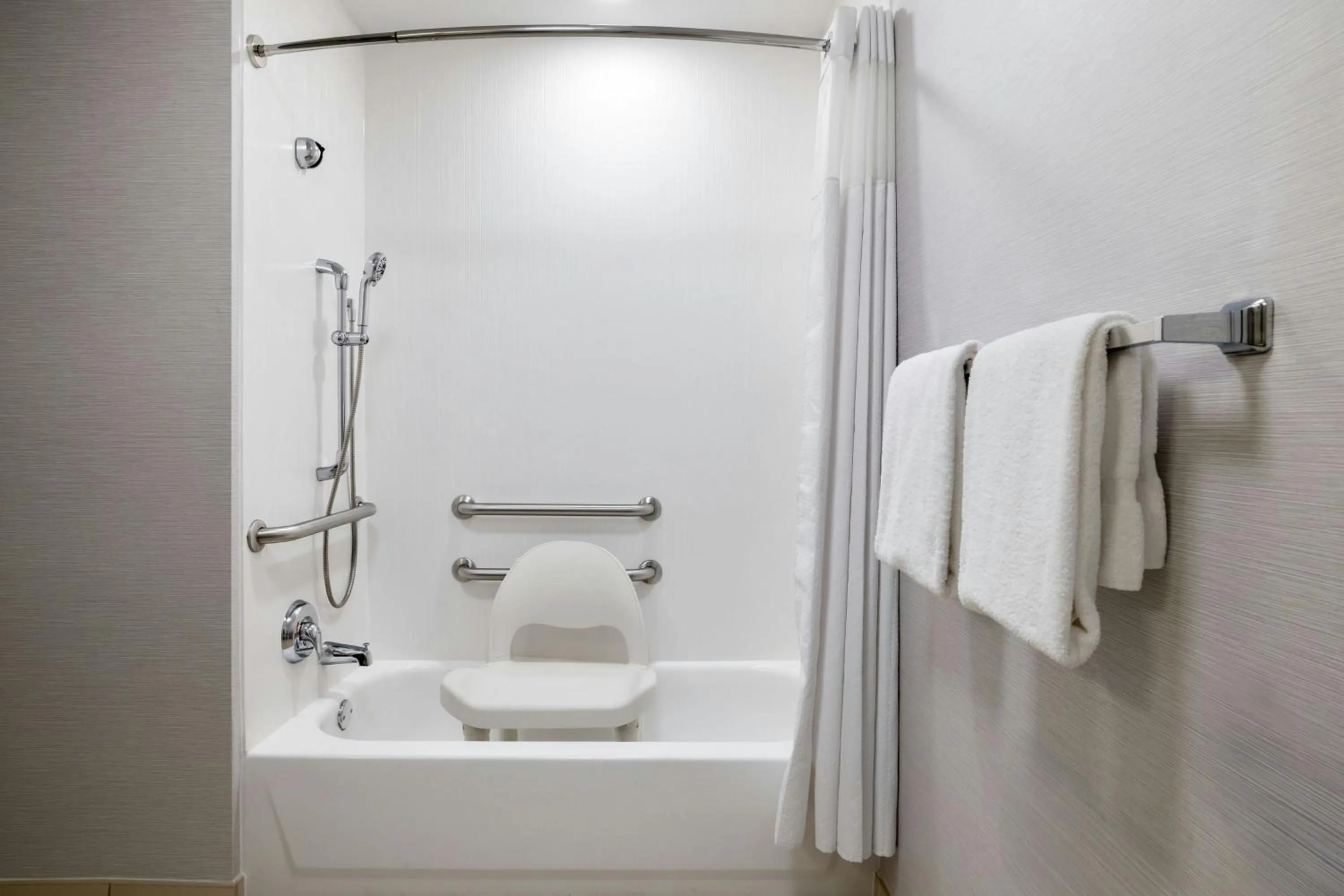 Photo of the whole room in Courtyard Fargo Moorhead, MN