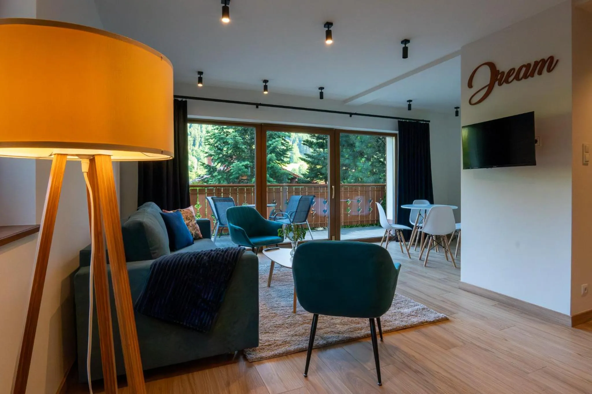 Communal lounge/ TV room in Willa i Wzgórze Jerrego Apartamenty i pokoje z widokiem na góry