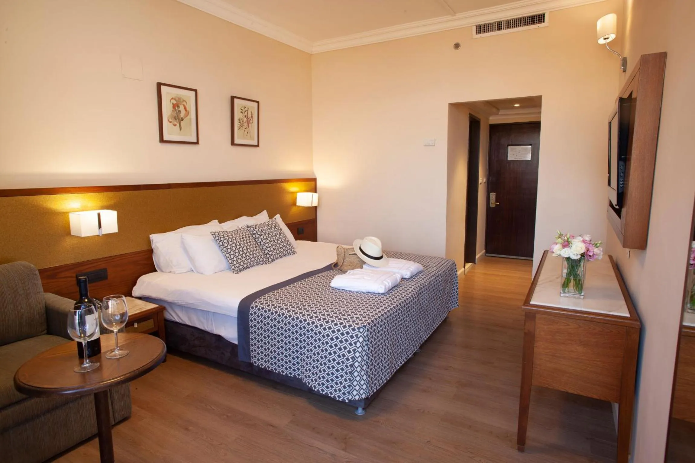 Photo of the whole room, Bed in Caesar Premier Tiberias Hotel