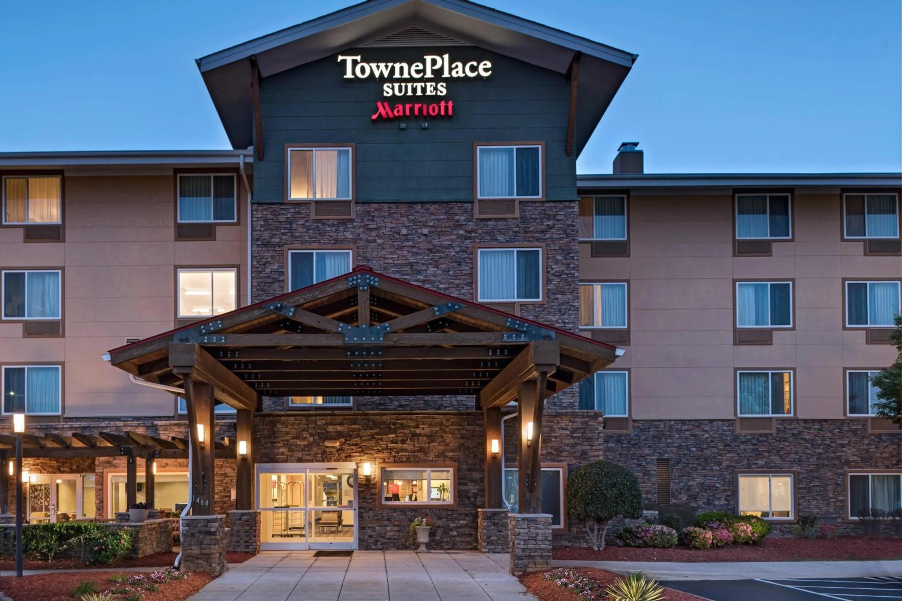 Property building in TownePlace Suites Fayetteville Cross Creek
