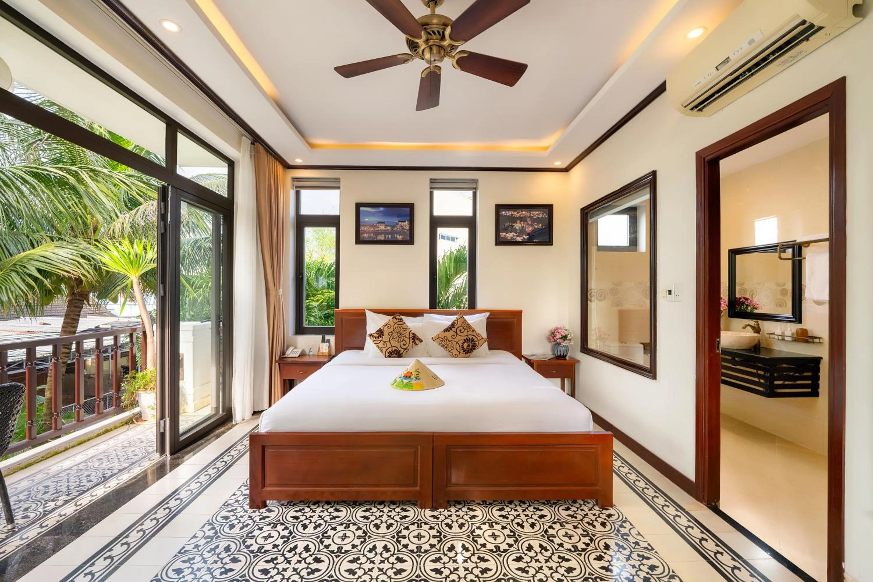 Bed in Hoi An Discovery Villa