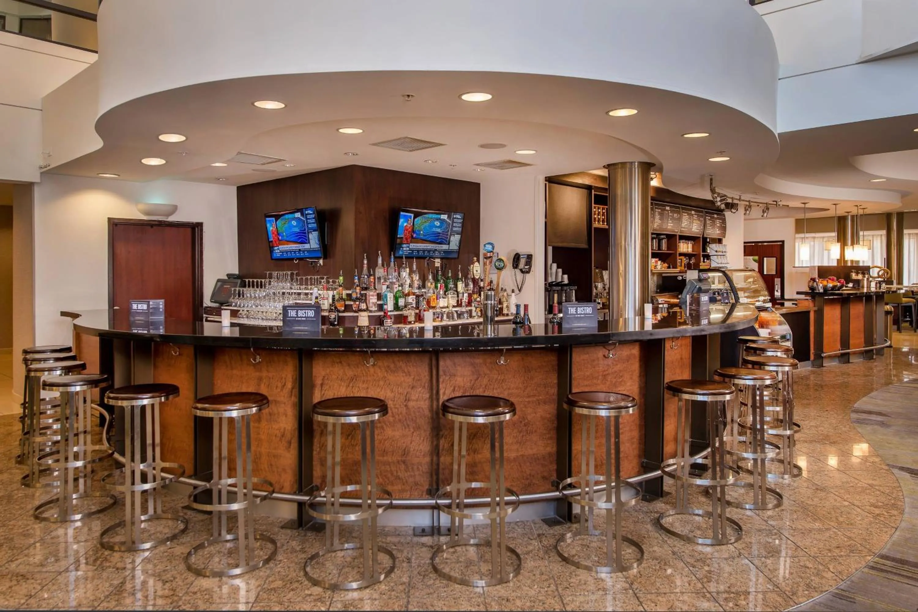 Lounge or bar in Courtyard Fredericksburg Historic District