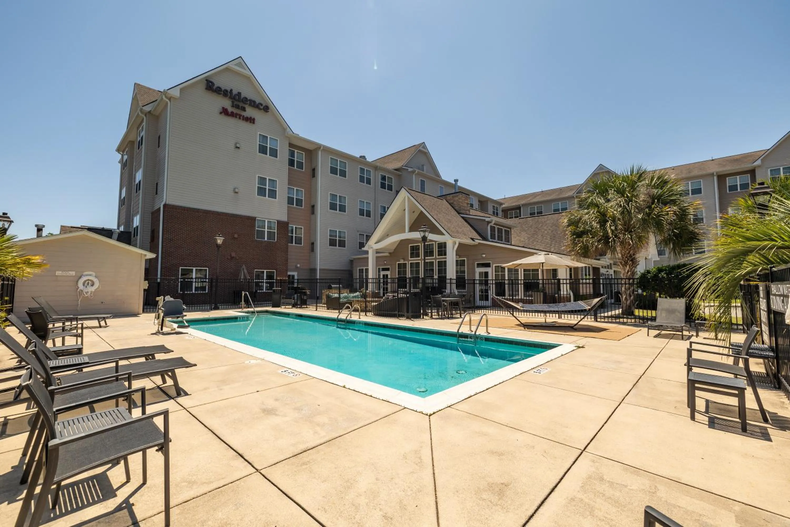 Swimming pool in Residence Inn Florence