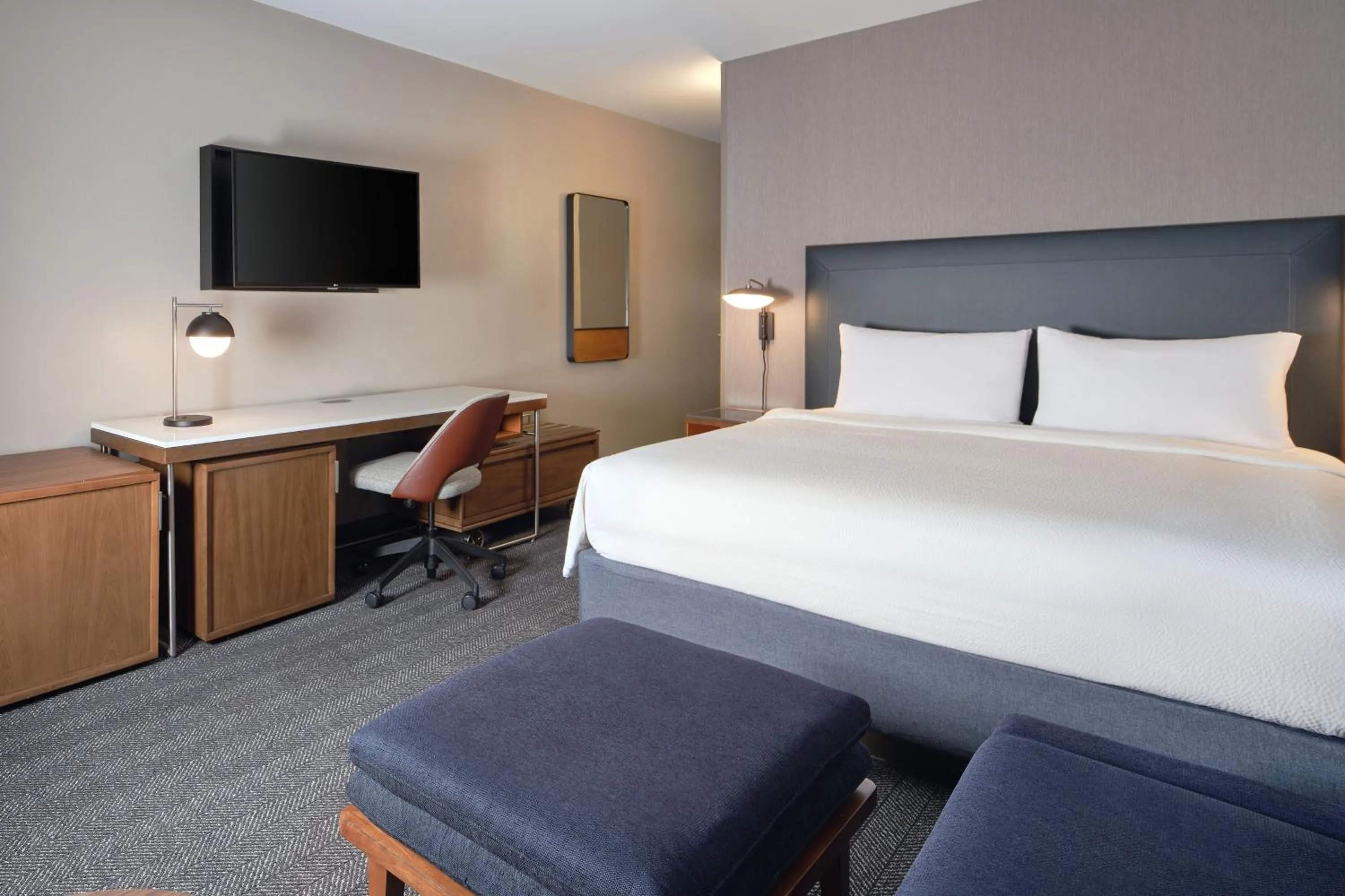 Photo of the whole room, Bed in Courtyard Florence South Carolina