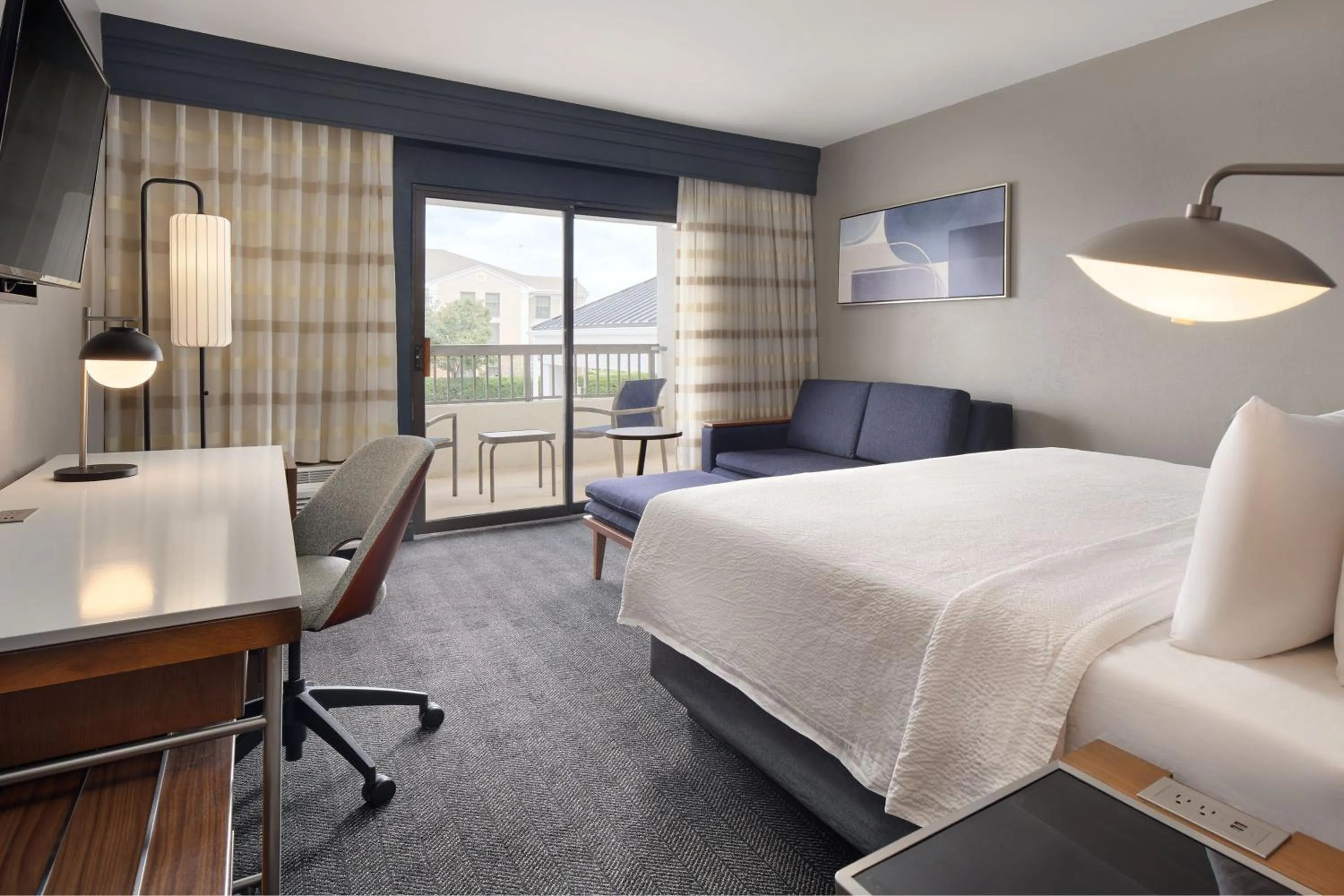 Photo of the whole room, Bed in Courtyard Florence South Carolina