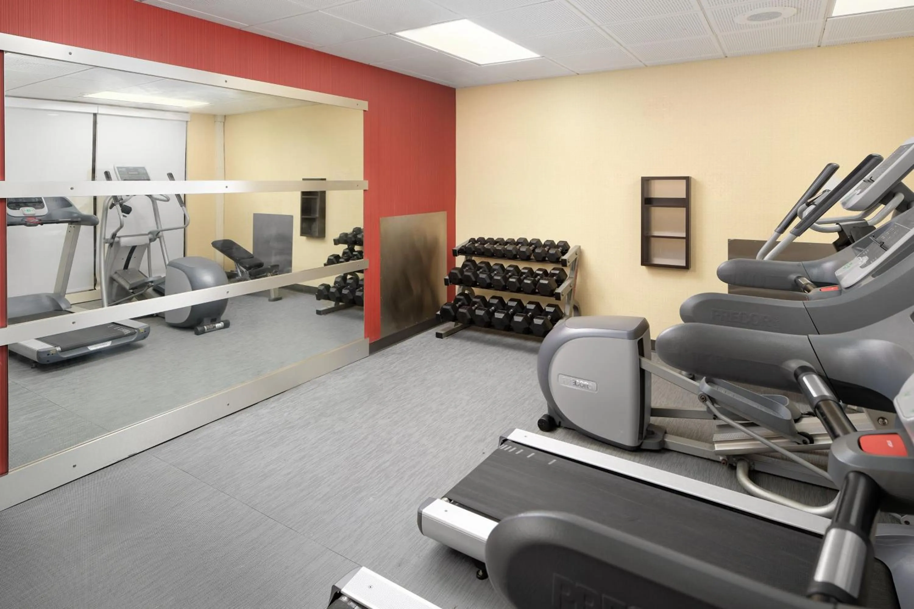 Fitness centre/facilities in Courtyard Florence South Carolina