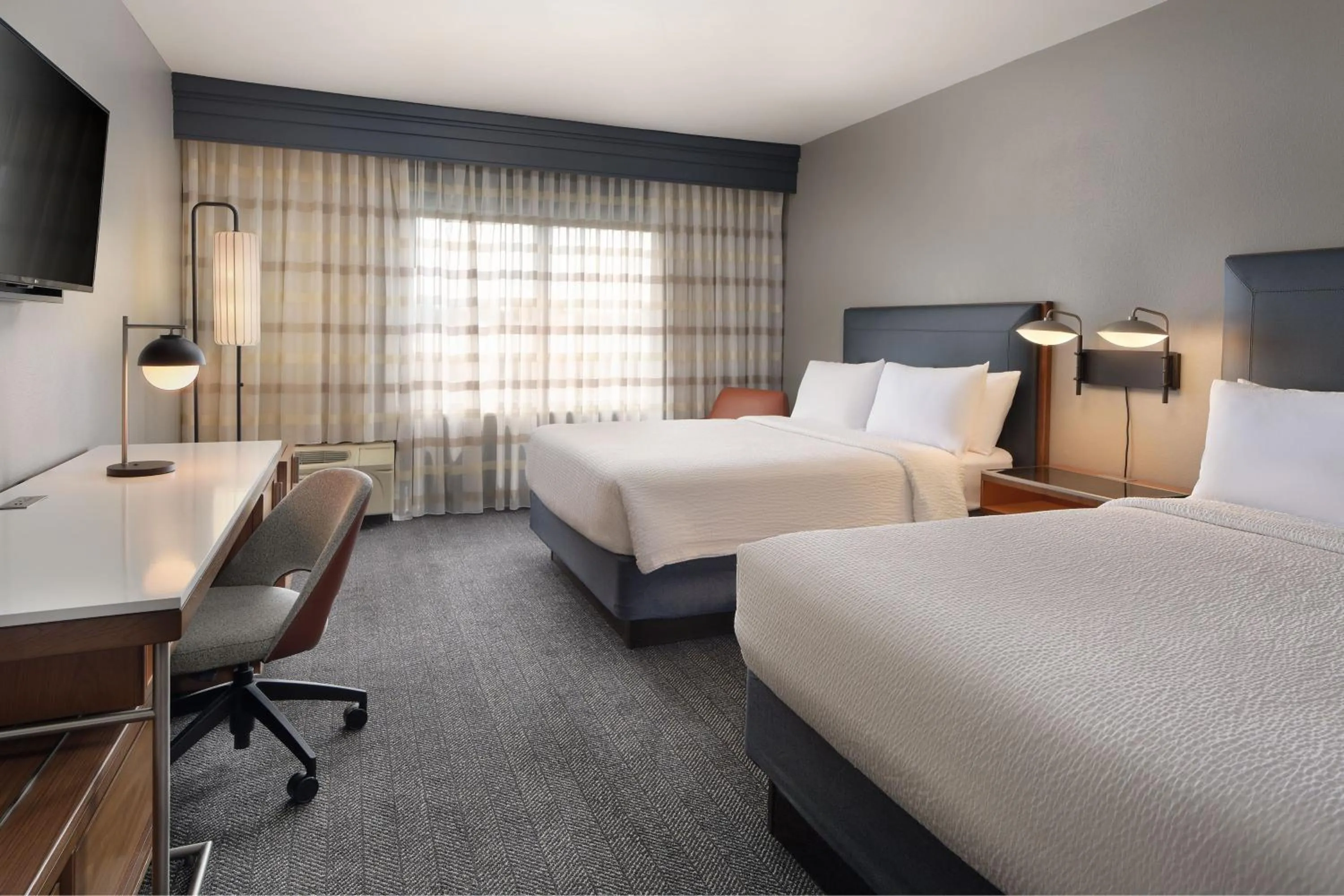 Photo of the whole room, Bed in Courtyard Florence South Carolina