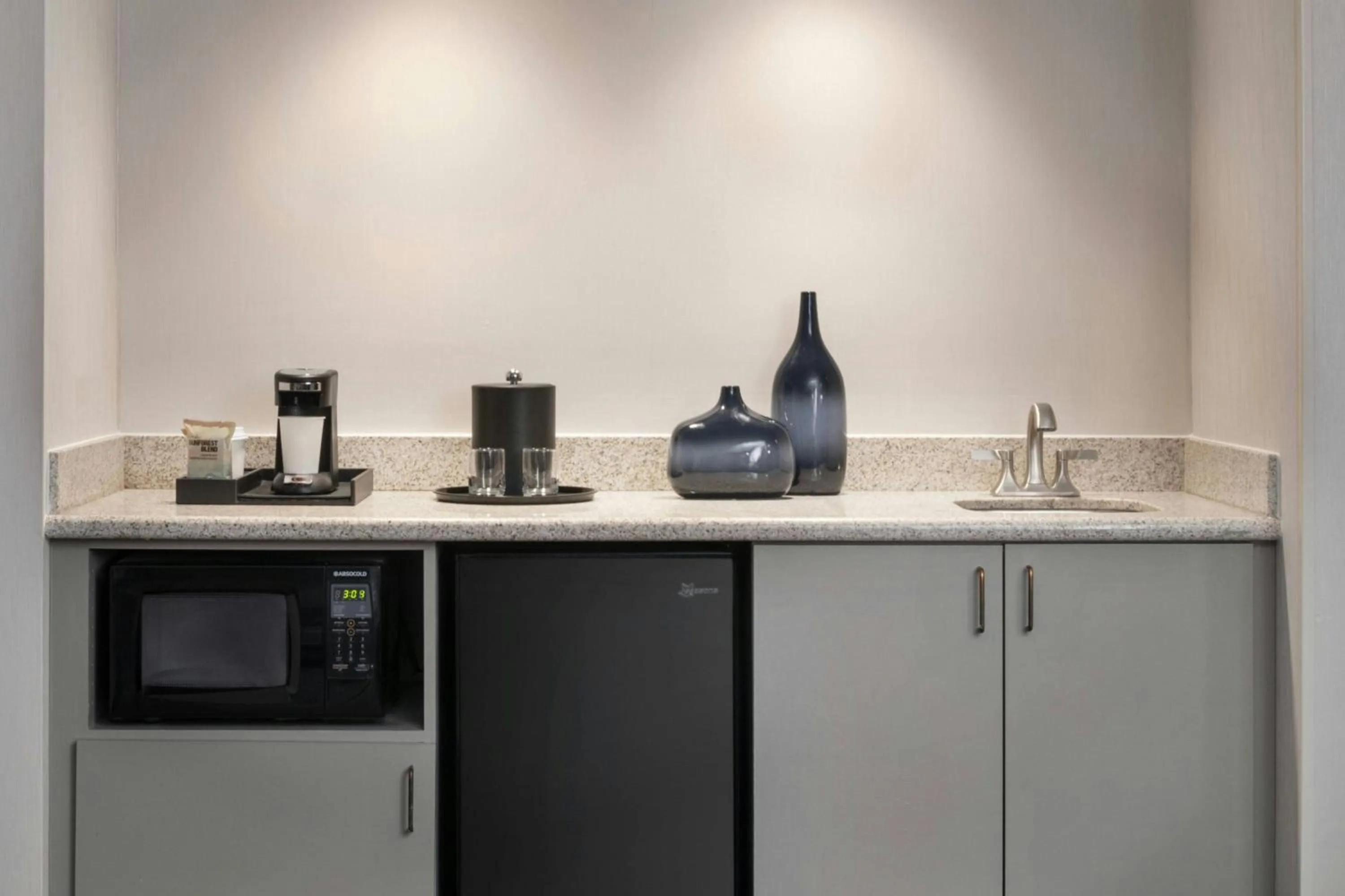 Lounge or bar in Courtyard Farmington