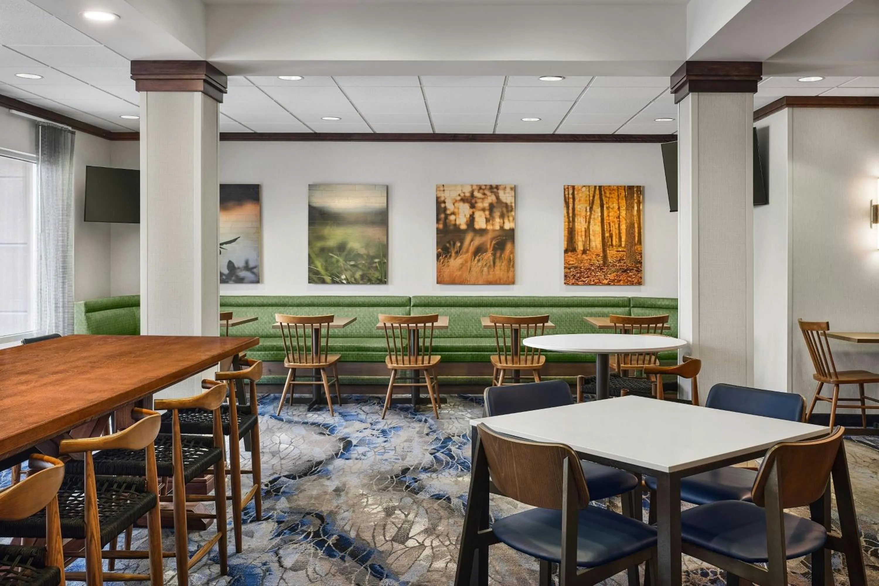 Breakfast in Fairfield Inn & Suites by Marriott Gillette