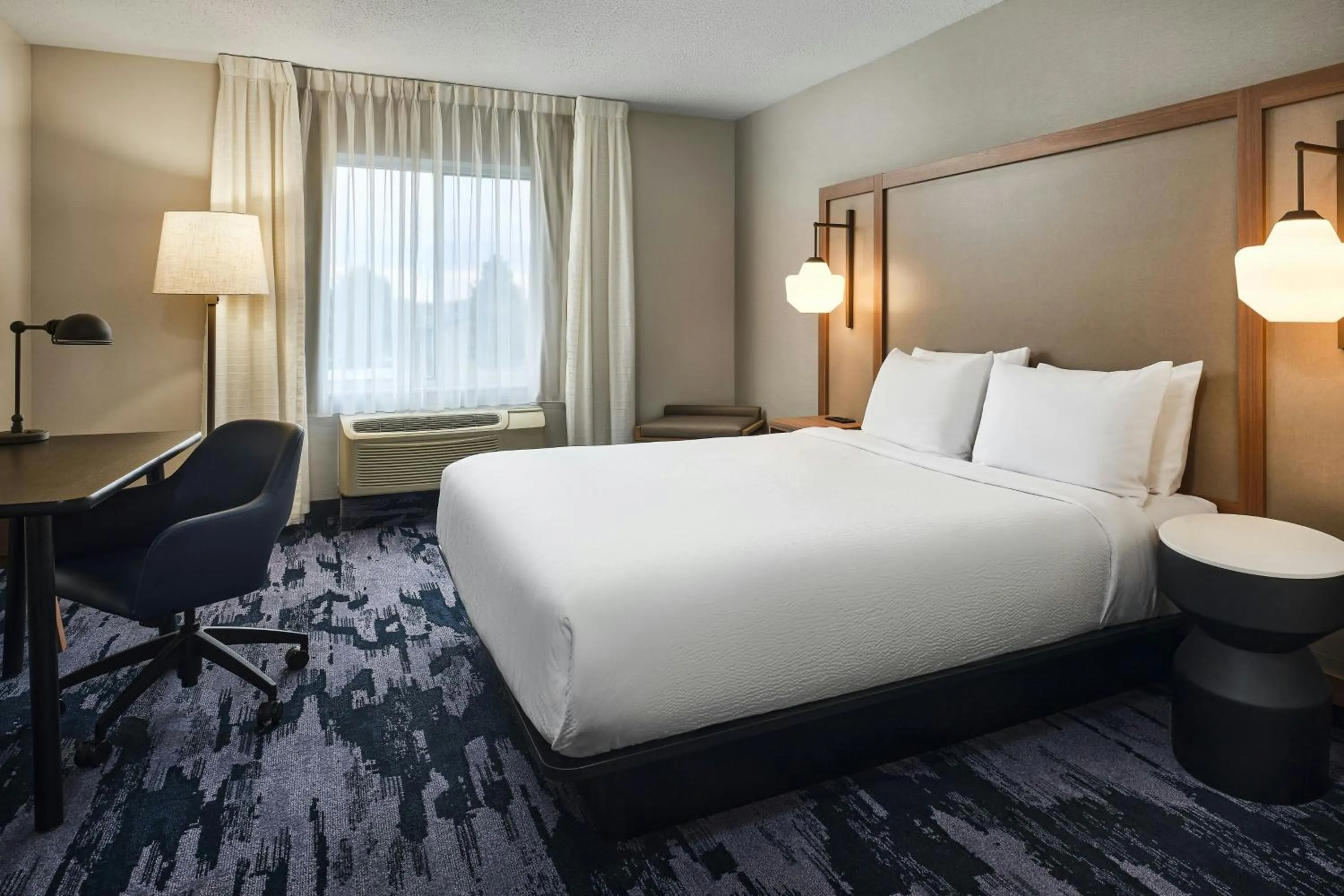 Swimming pool, Bed in Fairfield Inn & Suites by Marriott Gillette