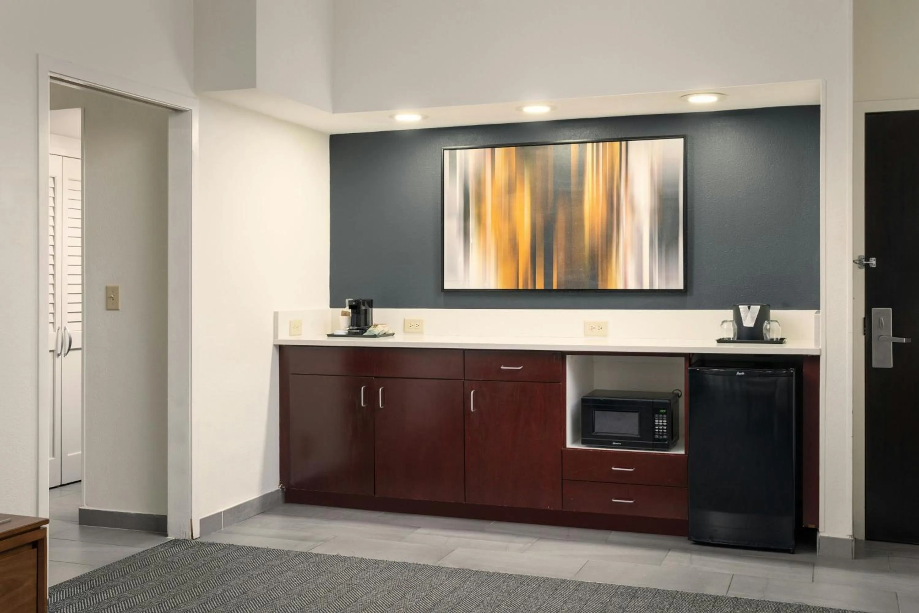 Photo of the whole room in Courtyard by Marriott Gainesville FL