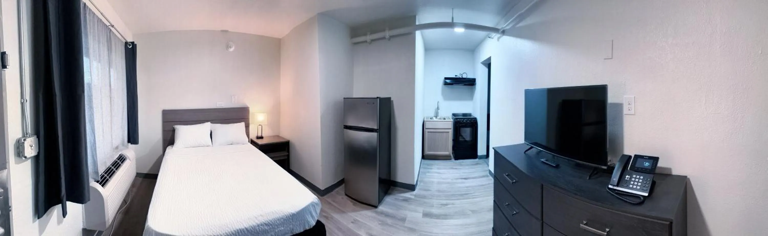 Bedroom, Bed in Studio City Suites, a Travelodge by Wyndham