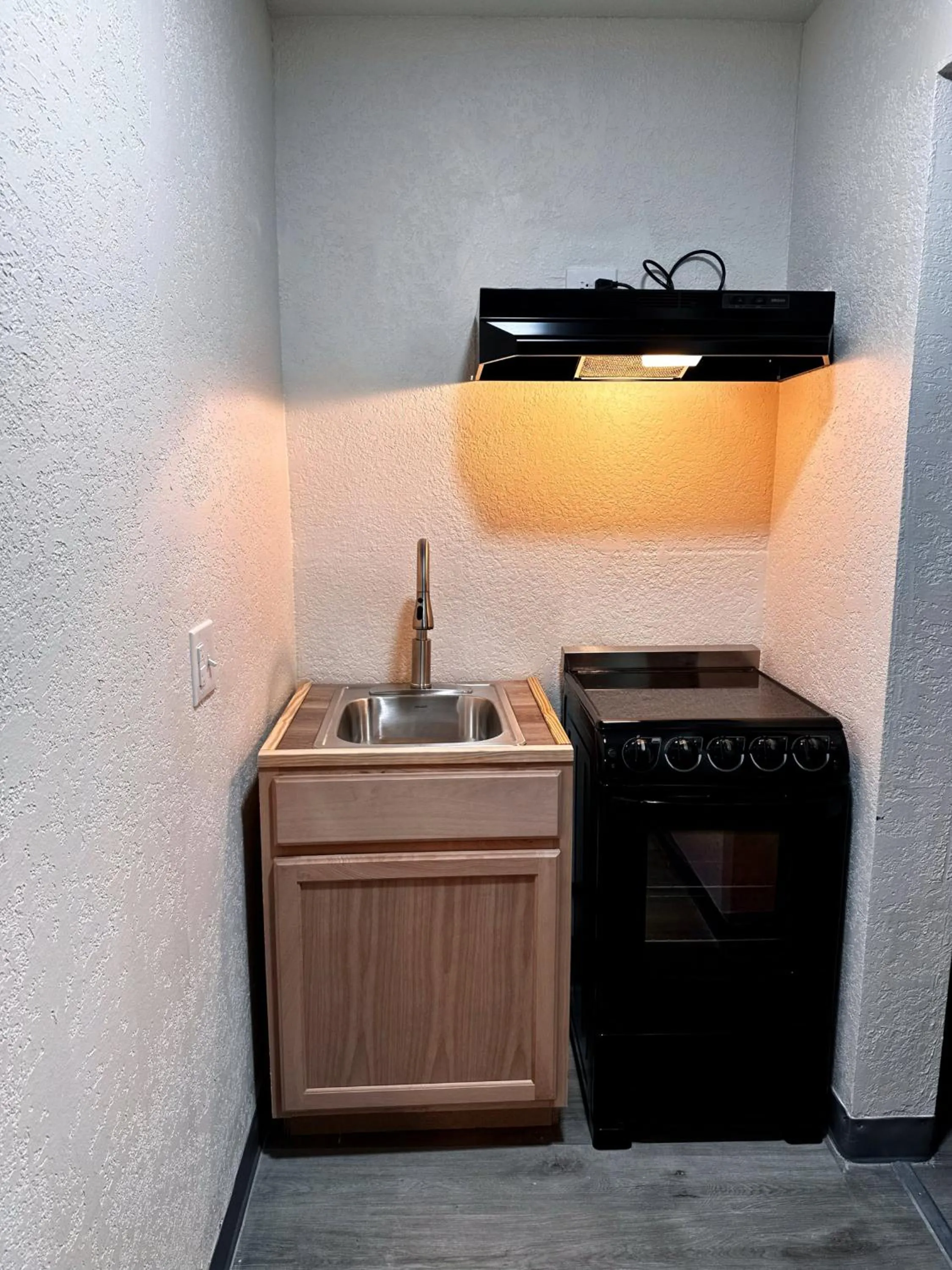 Kitchen or kitchenette in Studio City Suites, a Travelodge by Wyndham