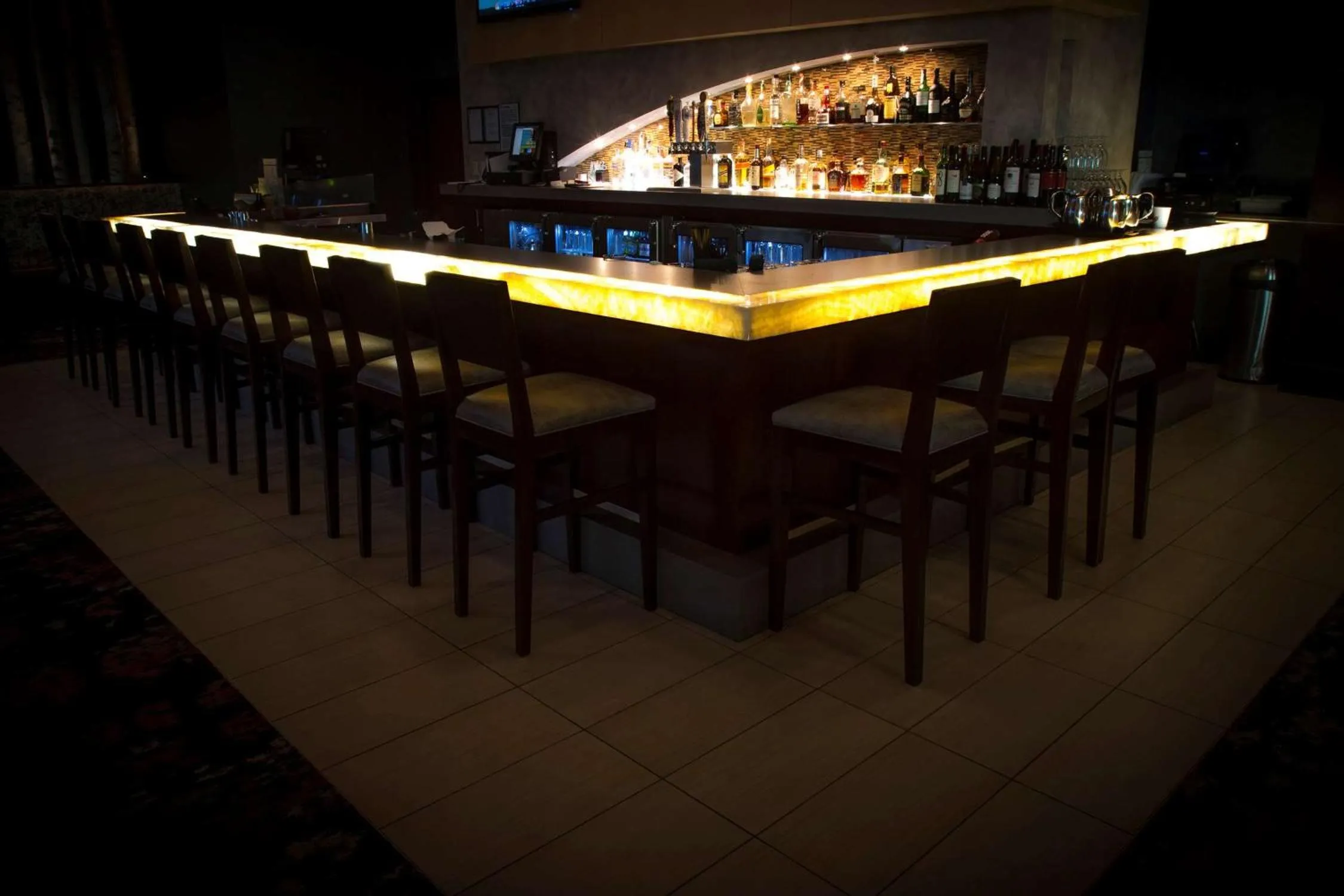 Dining area in Embassy Suites by Hilton Denver Downtown Convention Center
