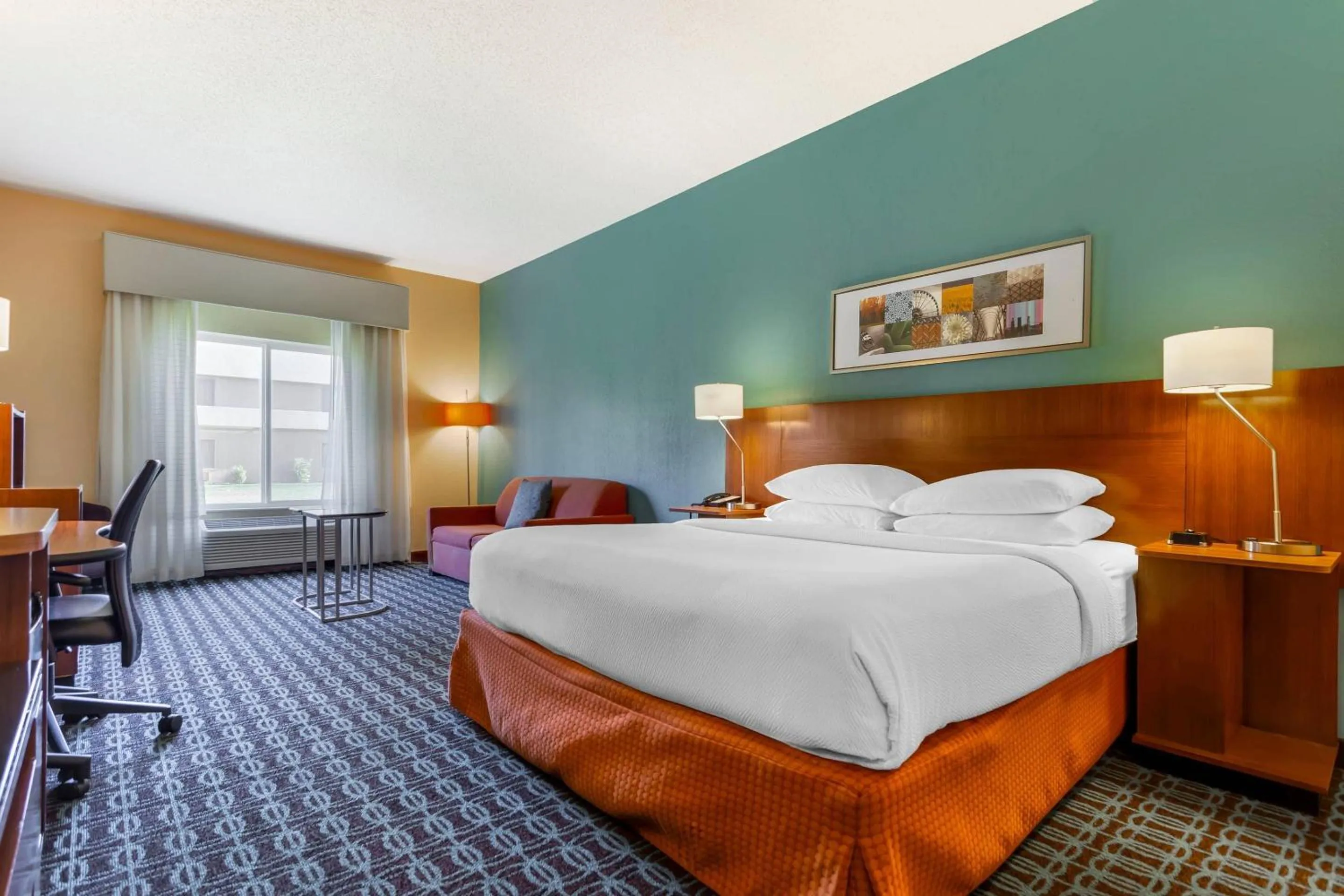 Bedroom, Bed in Comfort Inn & Suites Green Bay Stadium Area