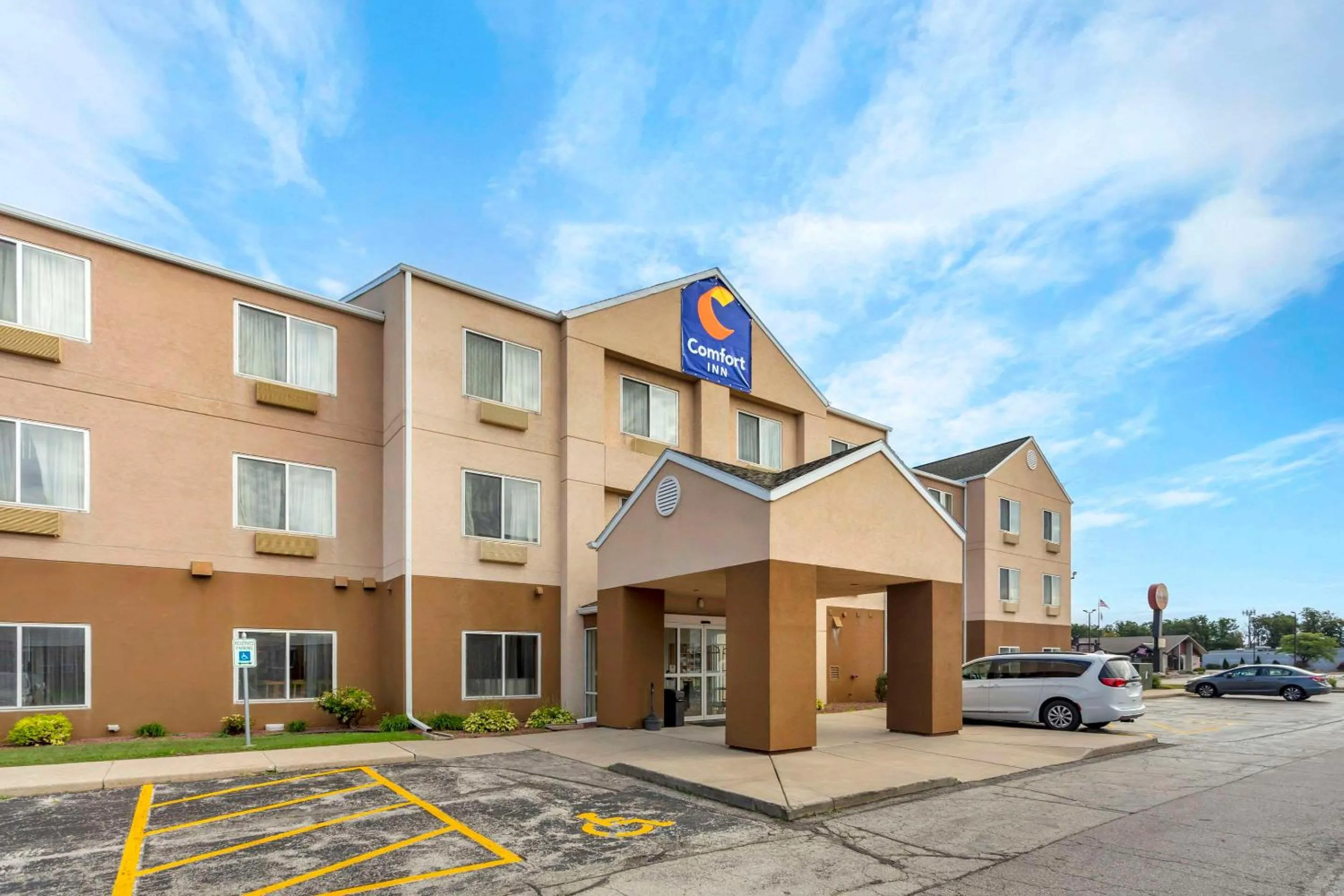 Property building in Comfort Inn & Suites Green Bay Stadium Area