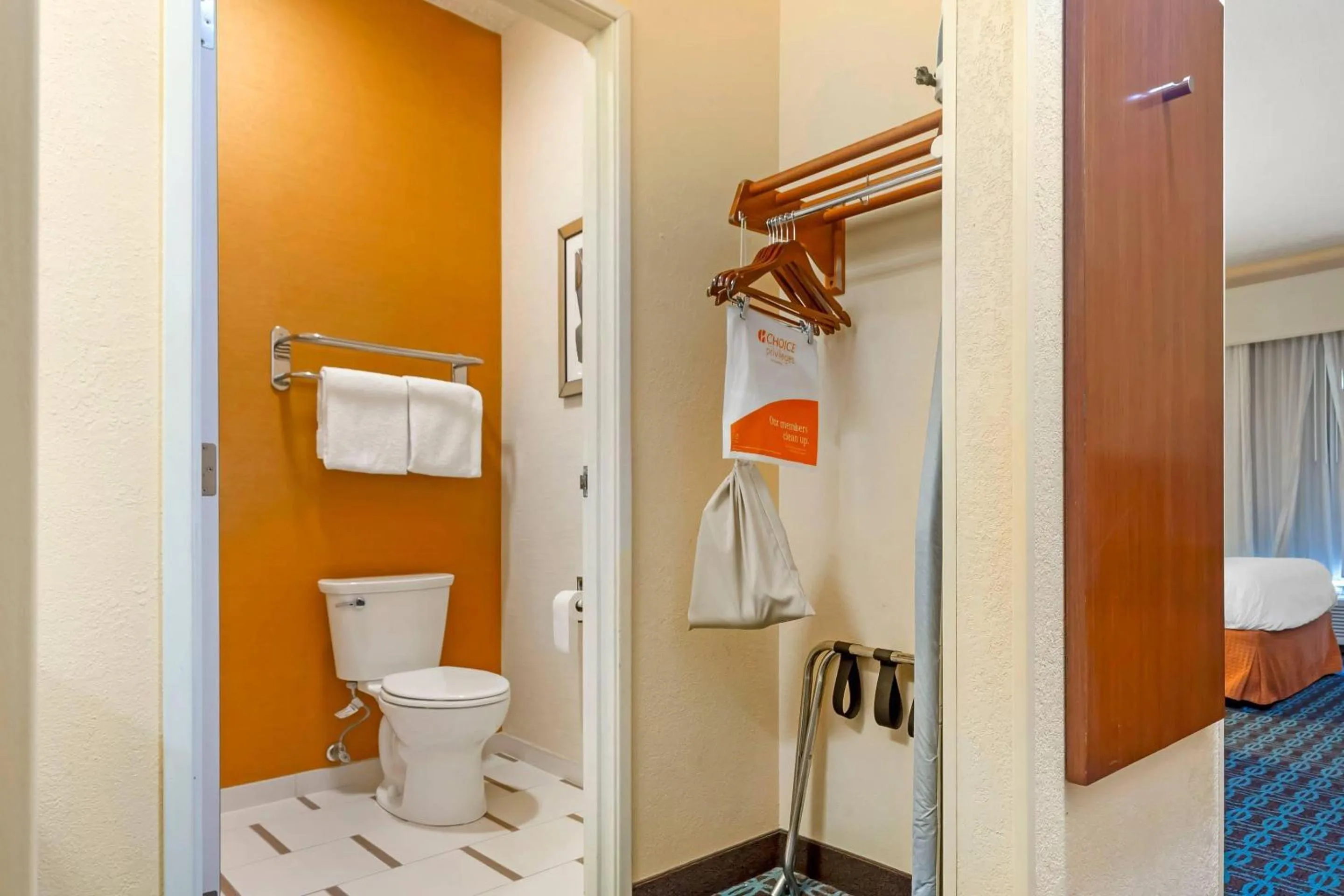 Bedroom in Comfort Inn & Suites Green Bay Stadium Area