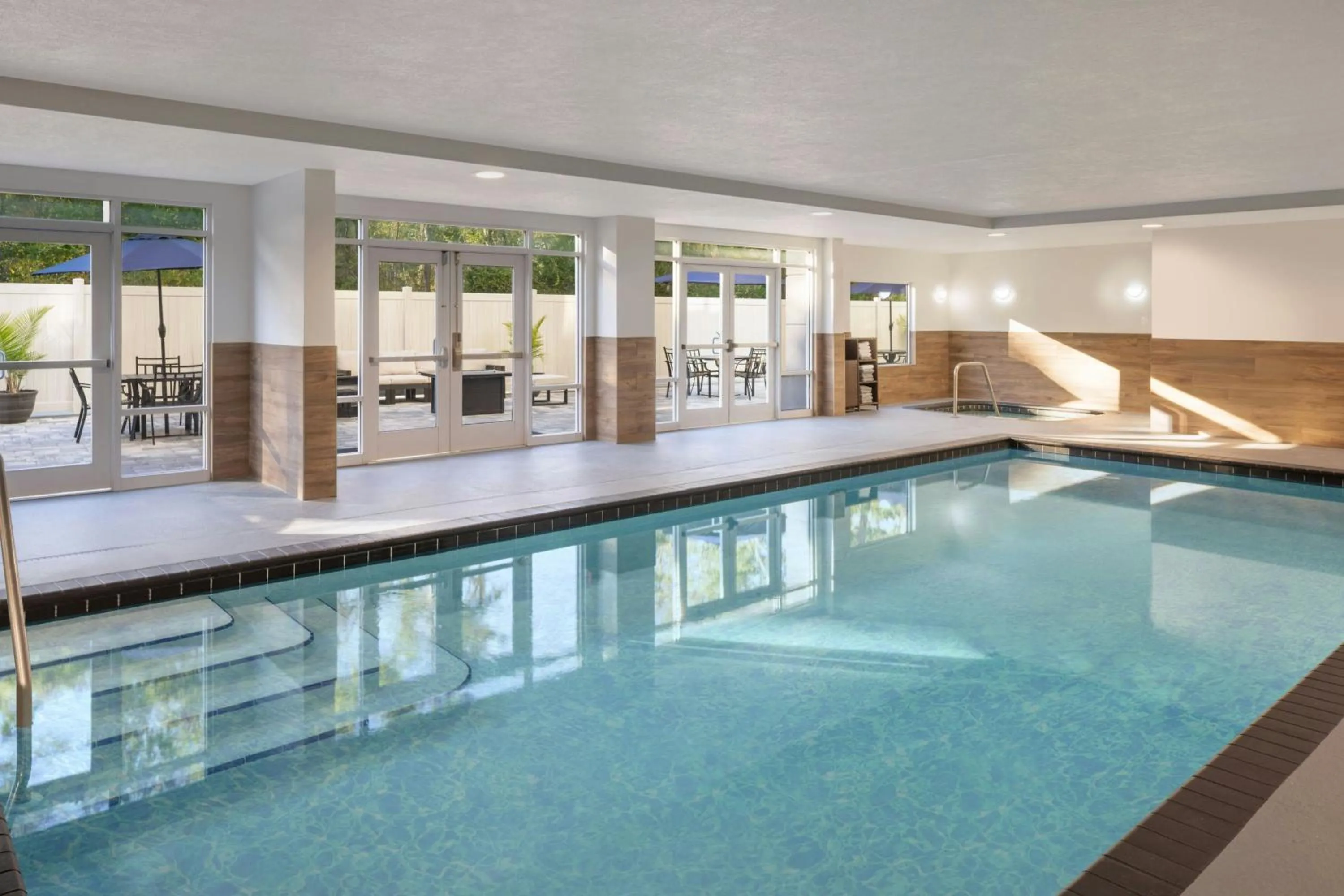 Swimming pool in Fairfield Inn & Suites Lake City