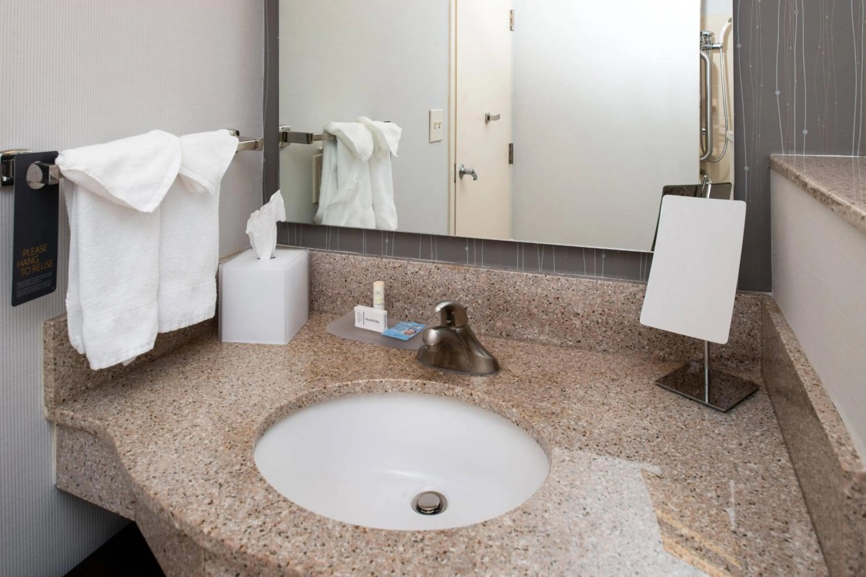 Photo of the whole room in Courtyard High Point