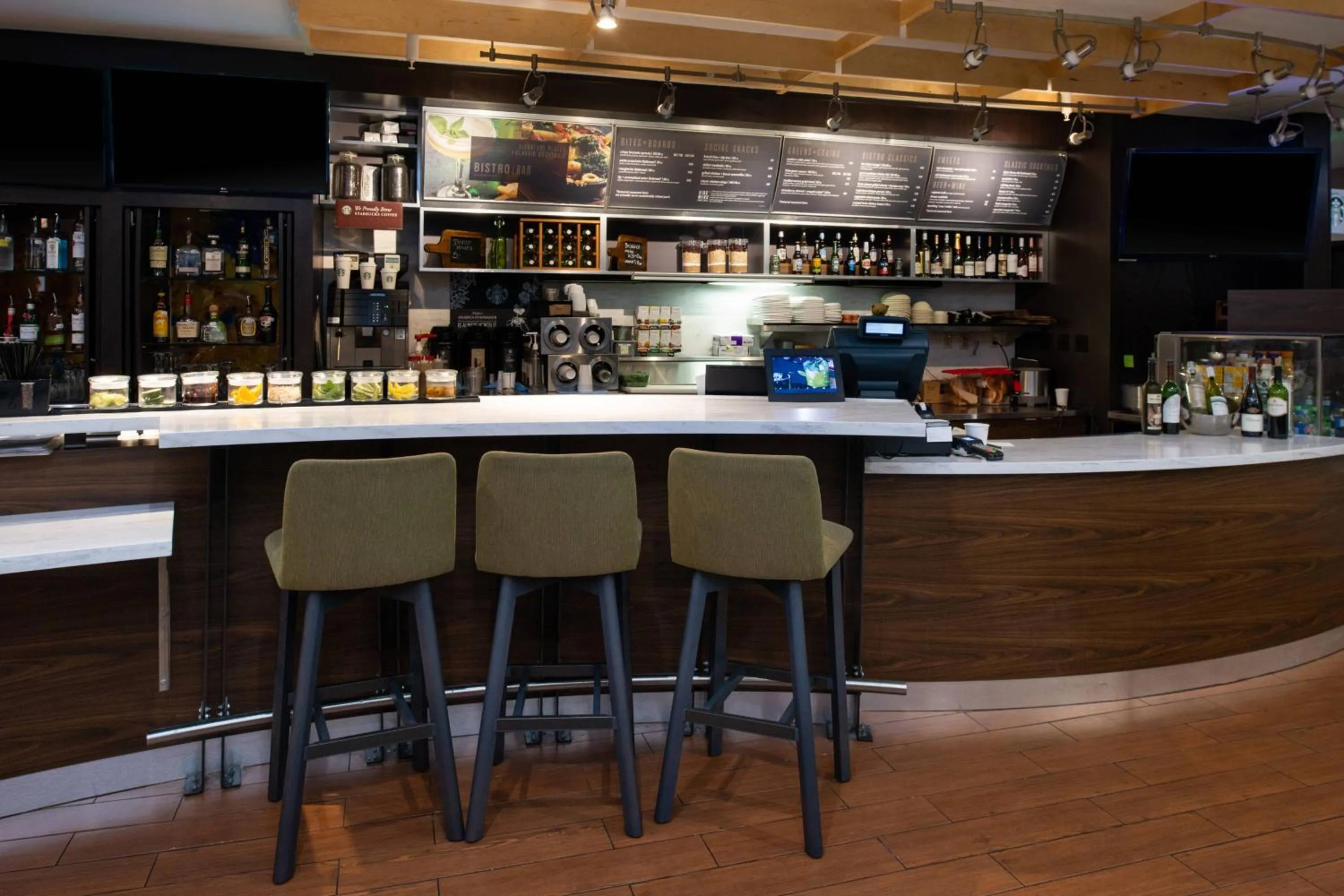 Lounge or bar in Courtyard High Point