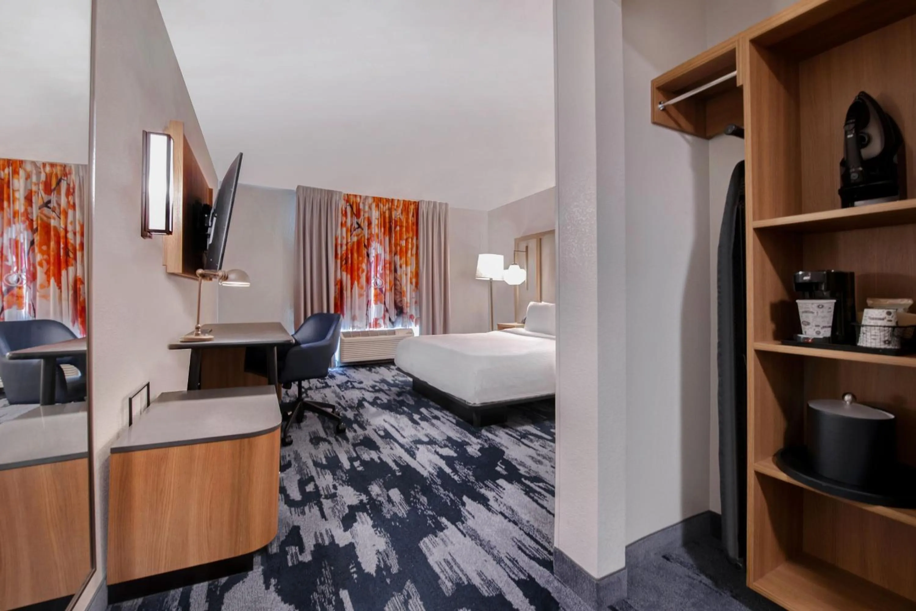 Photo of the whole room, Bed in Fairfield Inn & Suites by Marriott Greenwood